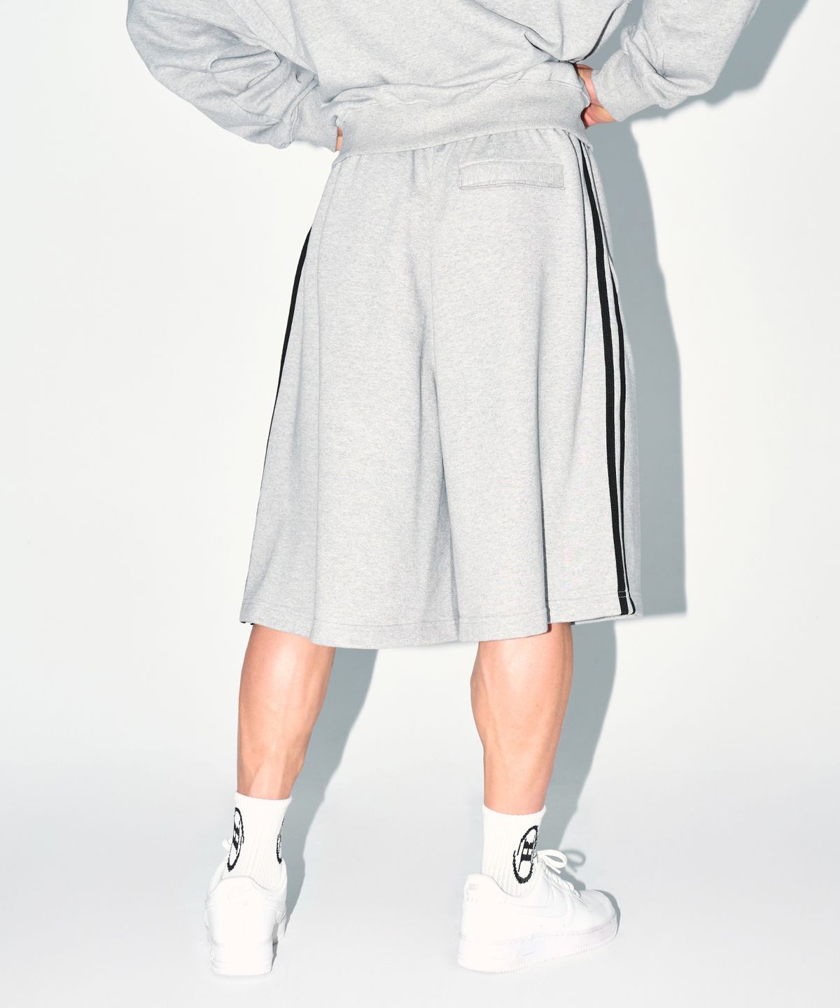 본투윈(BORN TO WIN) CHROME B TRACK LINE BERMUDA PANTS [MELANGE GREY]