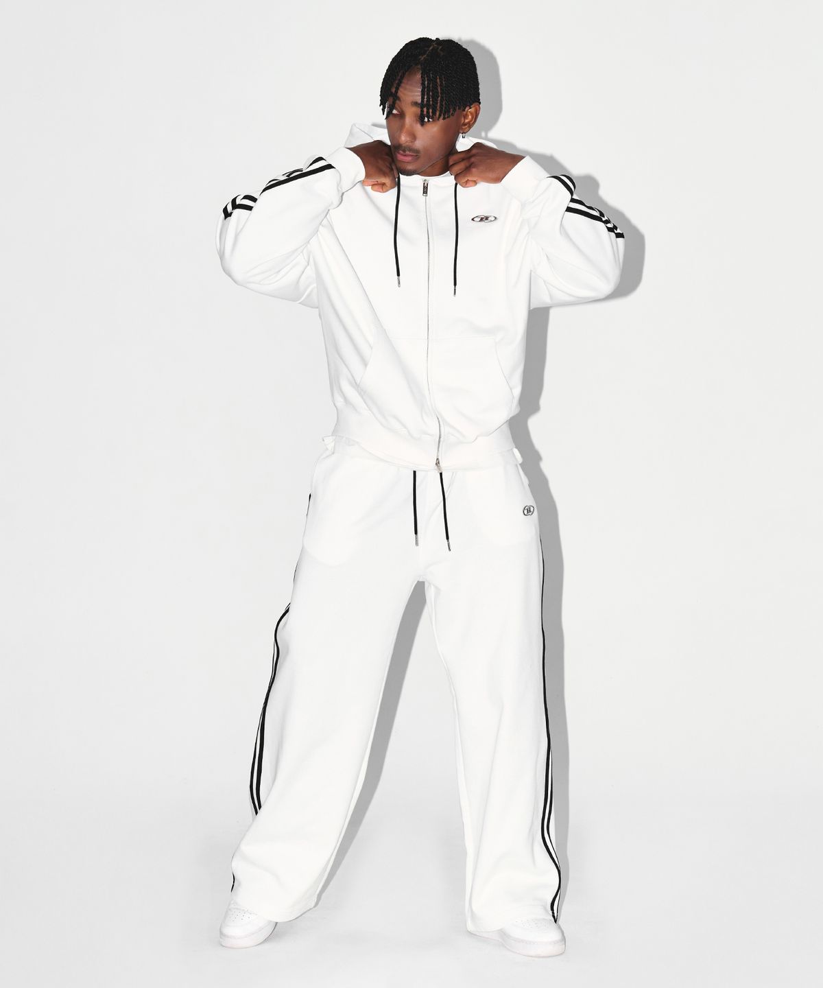 본투윈(BORN TO WIN) CHROME B TRACK LINE SEMI WIDE PANTS [WHITE]