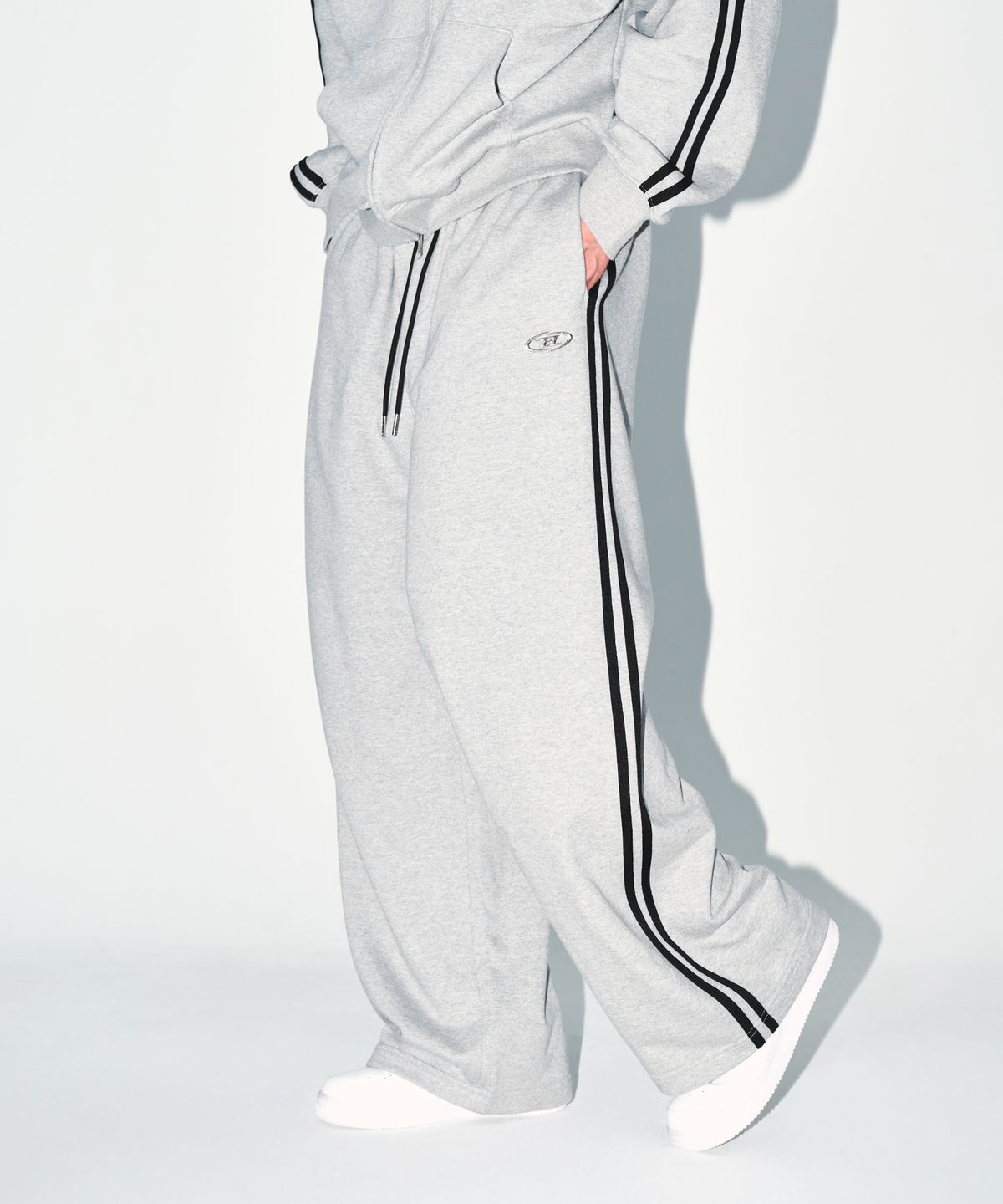본투윈(BORN TO WIN) CHROME B TRACK LINE SEMI WIDE PANTS [MELANGE GREY]
