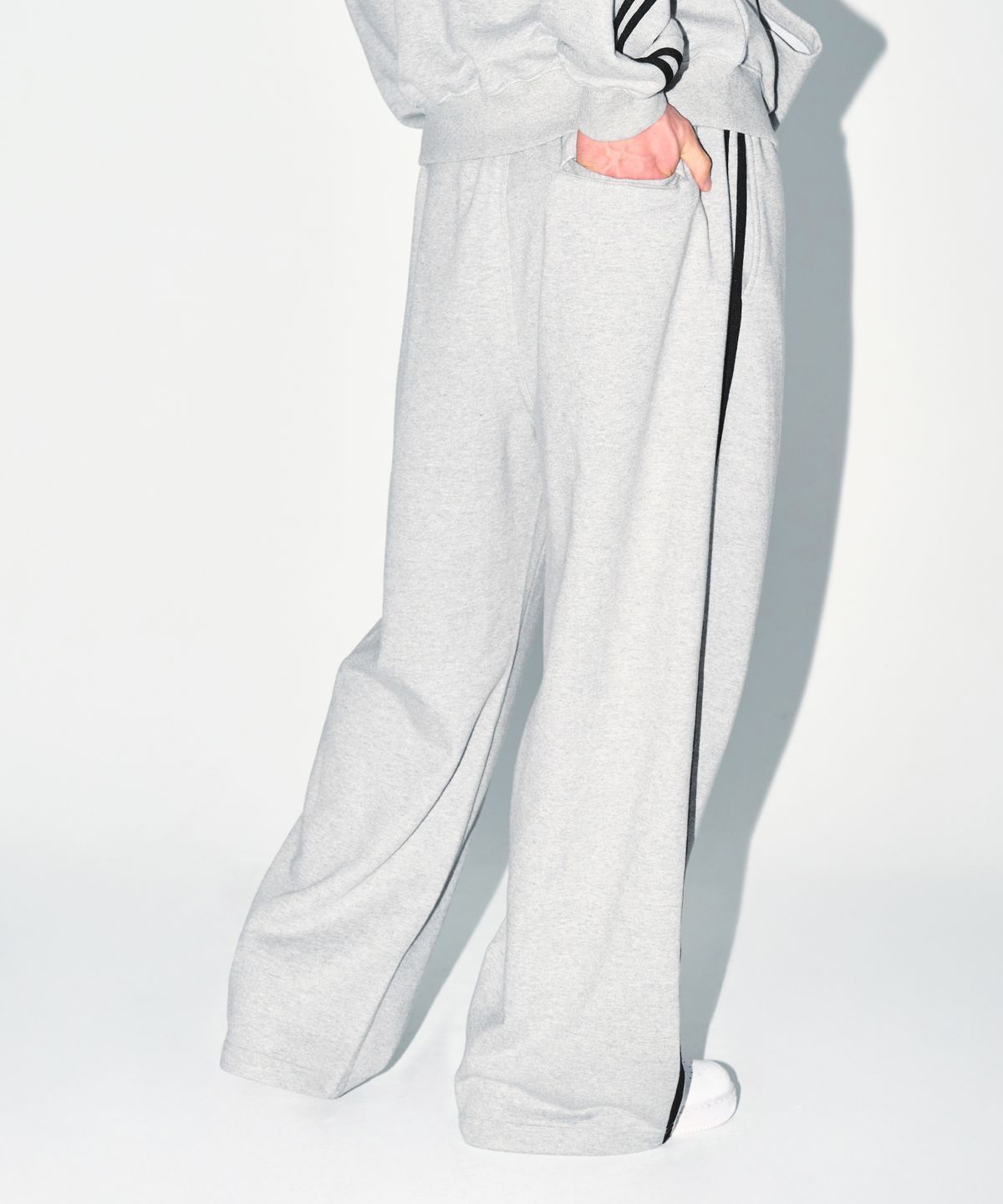 본투윈(BORN TO WIN) CHROME B TRACK LINE SEMI WIDE PANTS [MELANGE GREY]