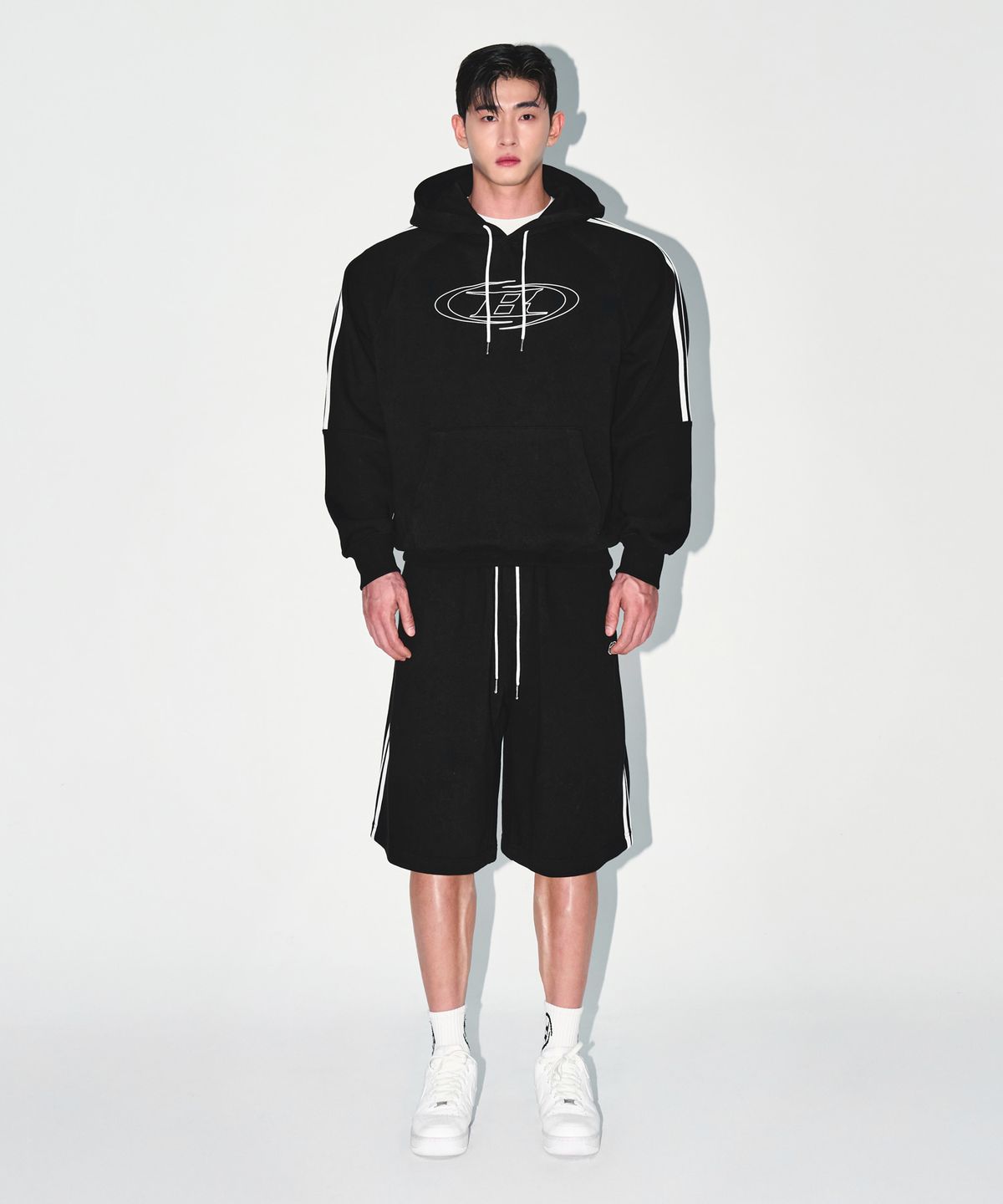 본투윈(BORN TO WIN) STROKE B TRACK LINE HOODIE [BLACK]