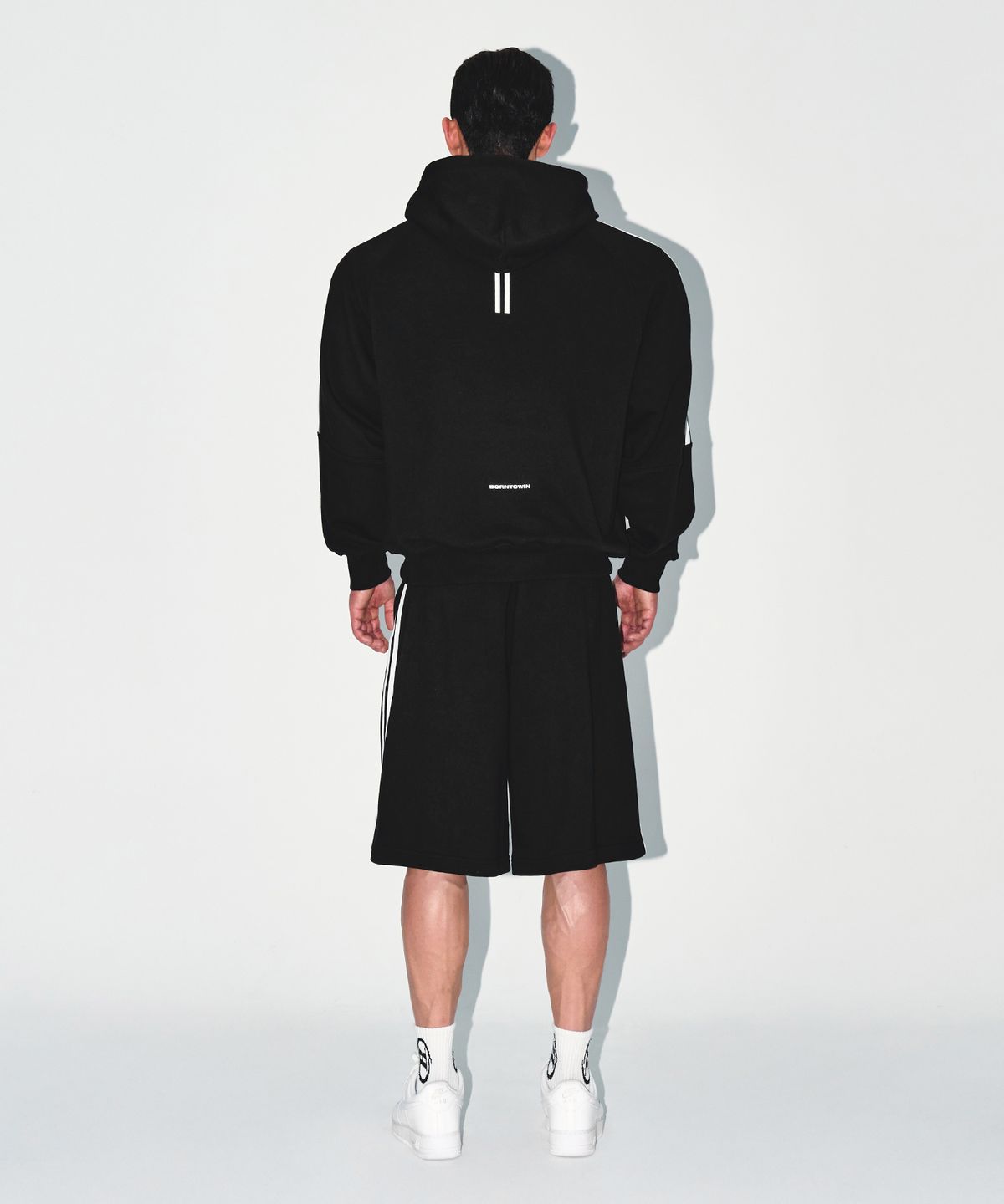 본투윈(BORN TO WIN) STROKE B TRACK LINE HOODIE [BLACK]