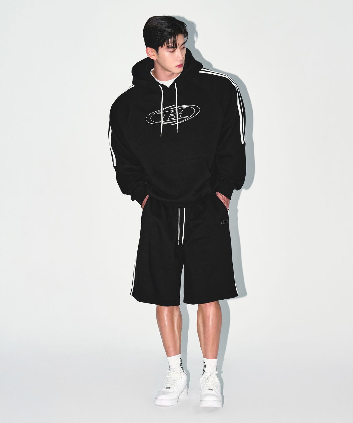 본투윈(BORN TO WIN) STROKE B TRACK LINE HOODIE [BLACK]