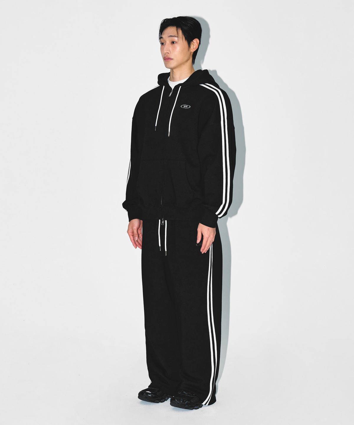본투윈(BORN TO WIN) CHROME B TRACK LINE HOODIE ZIP-UP [BLACK]