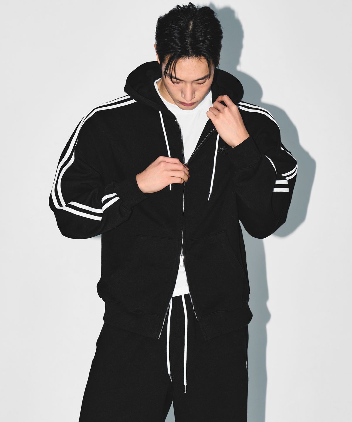 본투윈(BORN TO WIN) CHROME B TRACK LINE HOODIE ZIP-UP [BLACK]