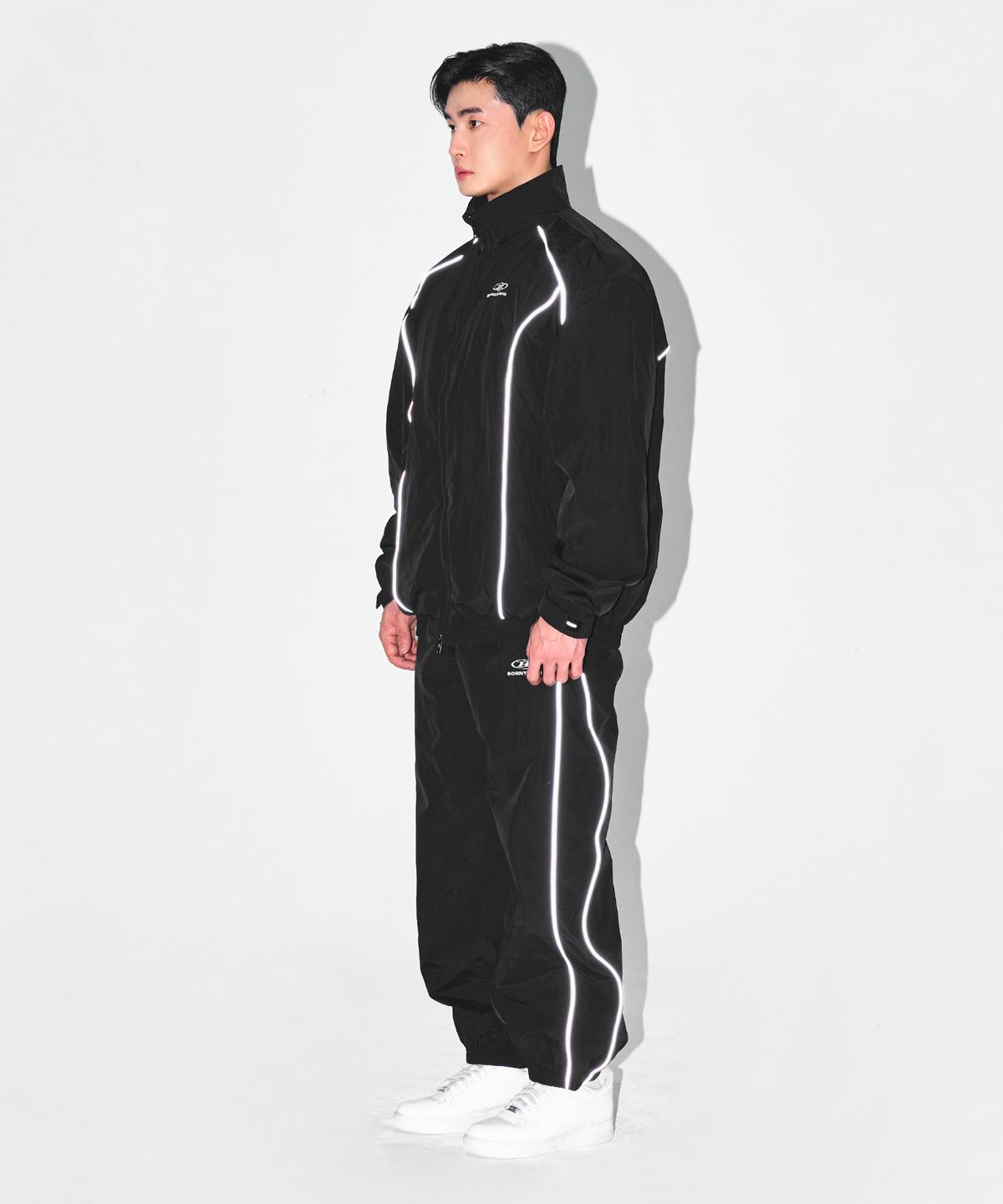 본투윈(BORN TO WIN) B-SYMBOL LOGO NYLON JOGGER PANTS [BLACK]
