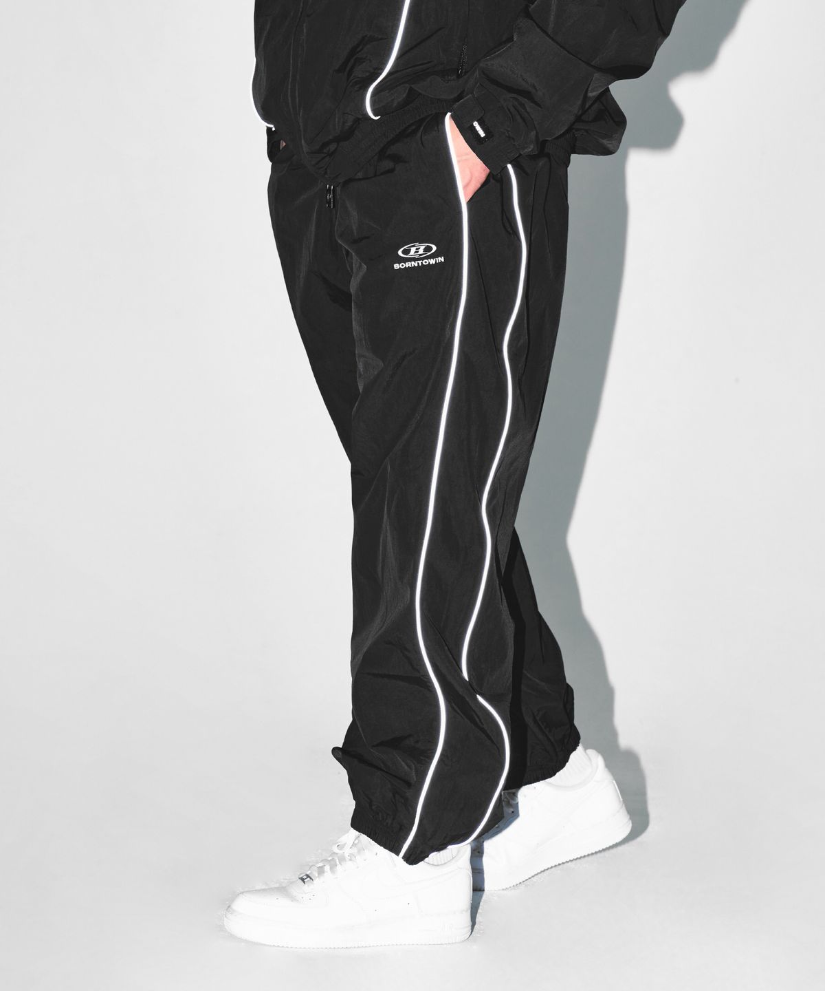 본투윈(BORN TO WIN) B-SYMBOL LOGO NYLON JOGGER PANTS [BLACK]