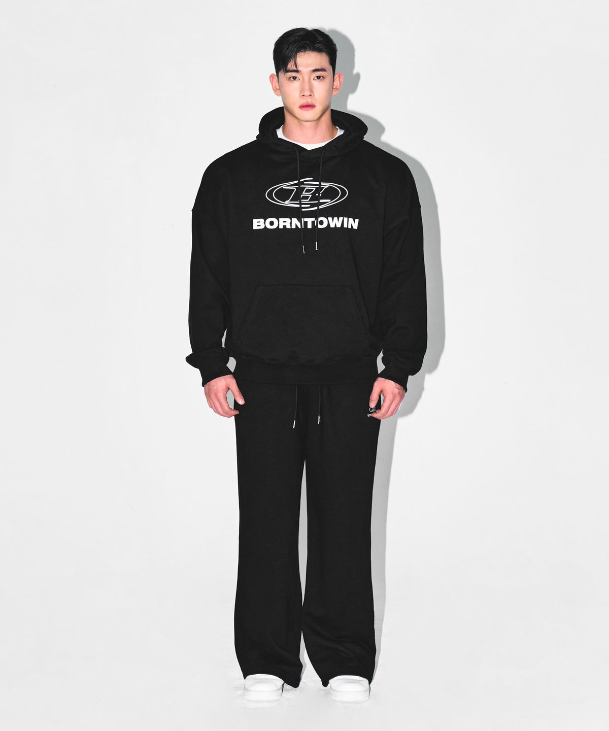 본투윈(BORN TO WIN) STROKE B LOGO EXTRA FIT HOODIE [BLACK]