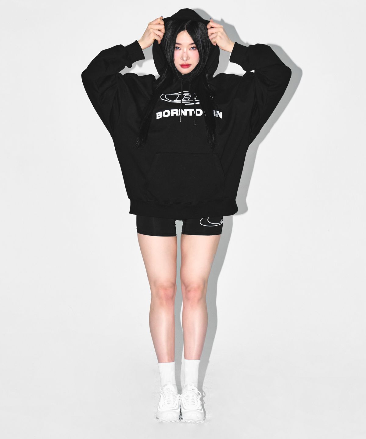 본투윈(BORN TO WIN) STROKE B LOGO EXTRA FIT HOODIE [BLACK]