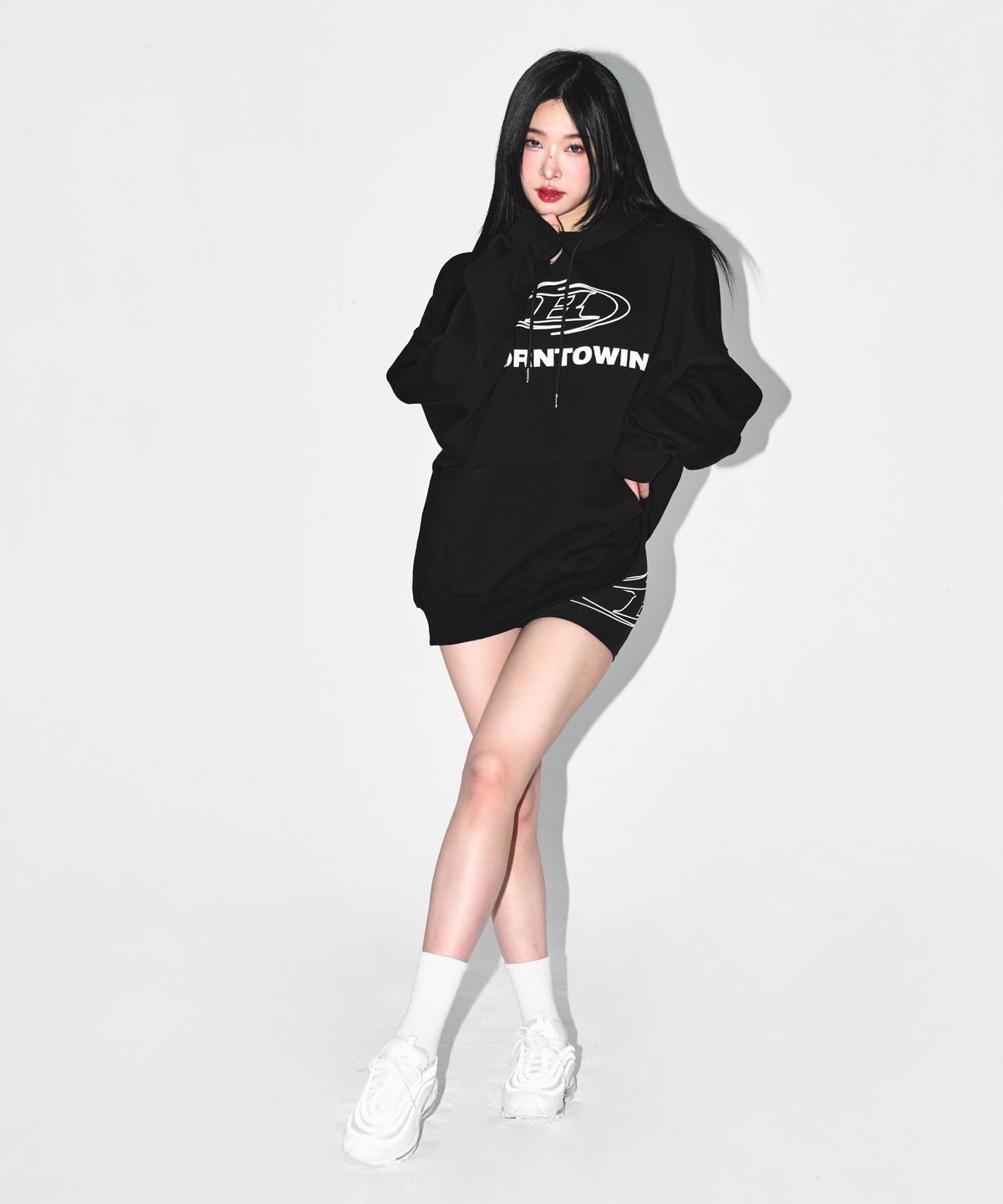 본투윈(BORN TO WIN) STROKE B LOGO EXTRA FIT HOODIE [BLACK]