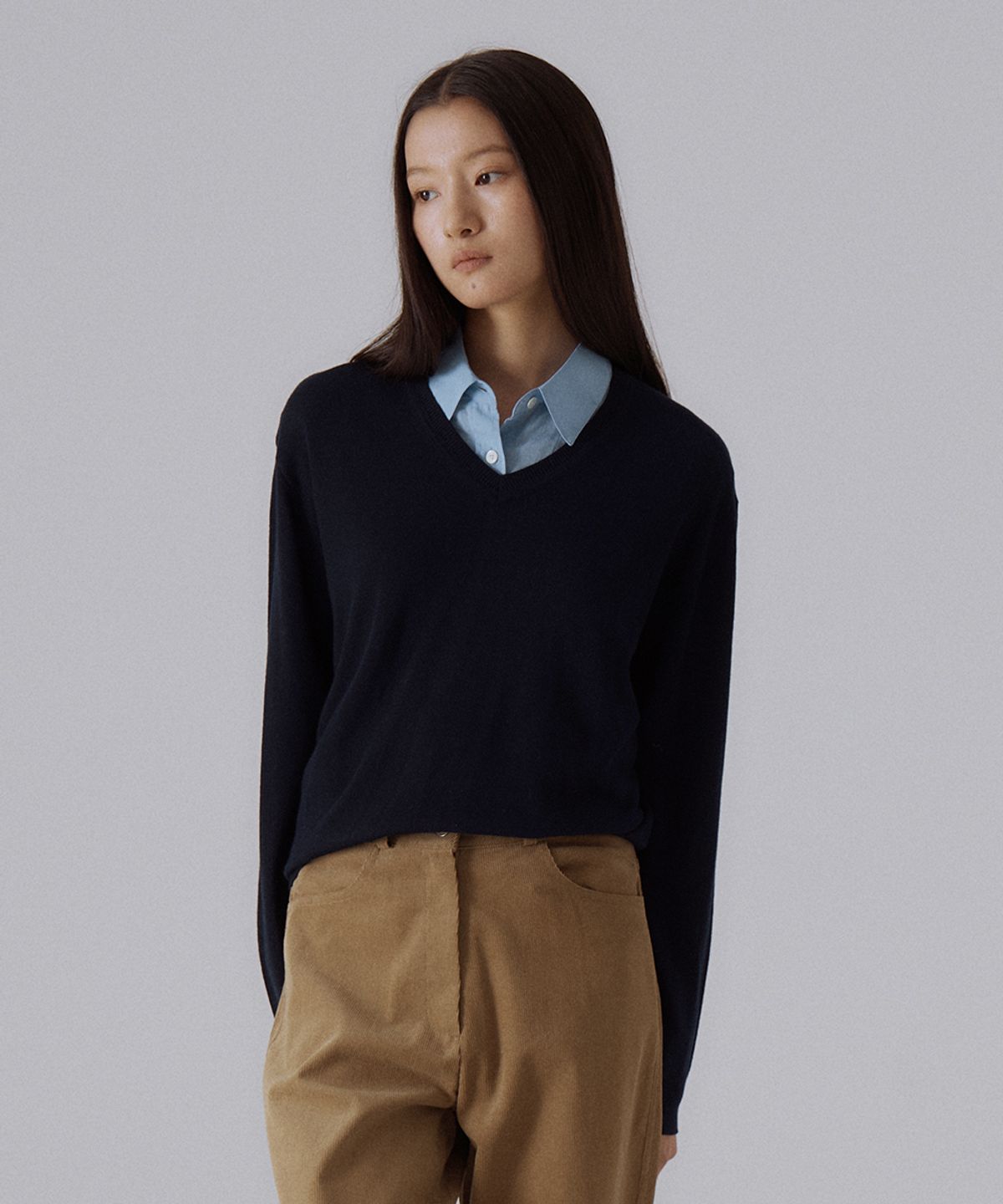 실른(SILN) Soma v-neck pullover knit (NAVY)