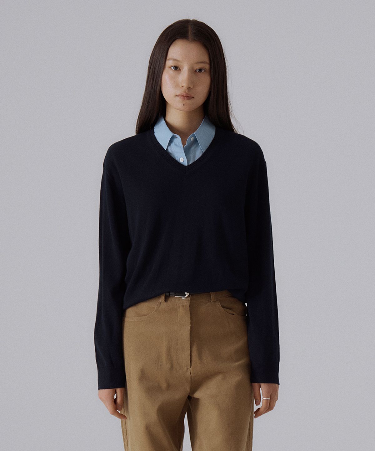 실른(SILN) Soma v-neck pullover knit (NAVY)