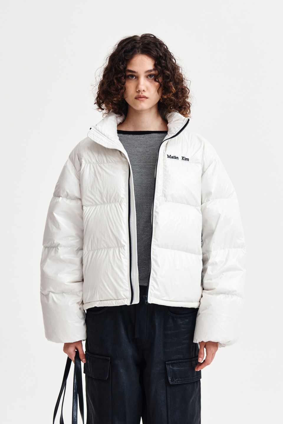 MUSINSA公式 | MATIN KIM SMALL LOGO VOLUME DOWN JUMPER FOR WOMEN IN