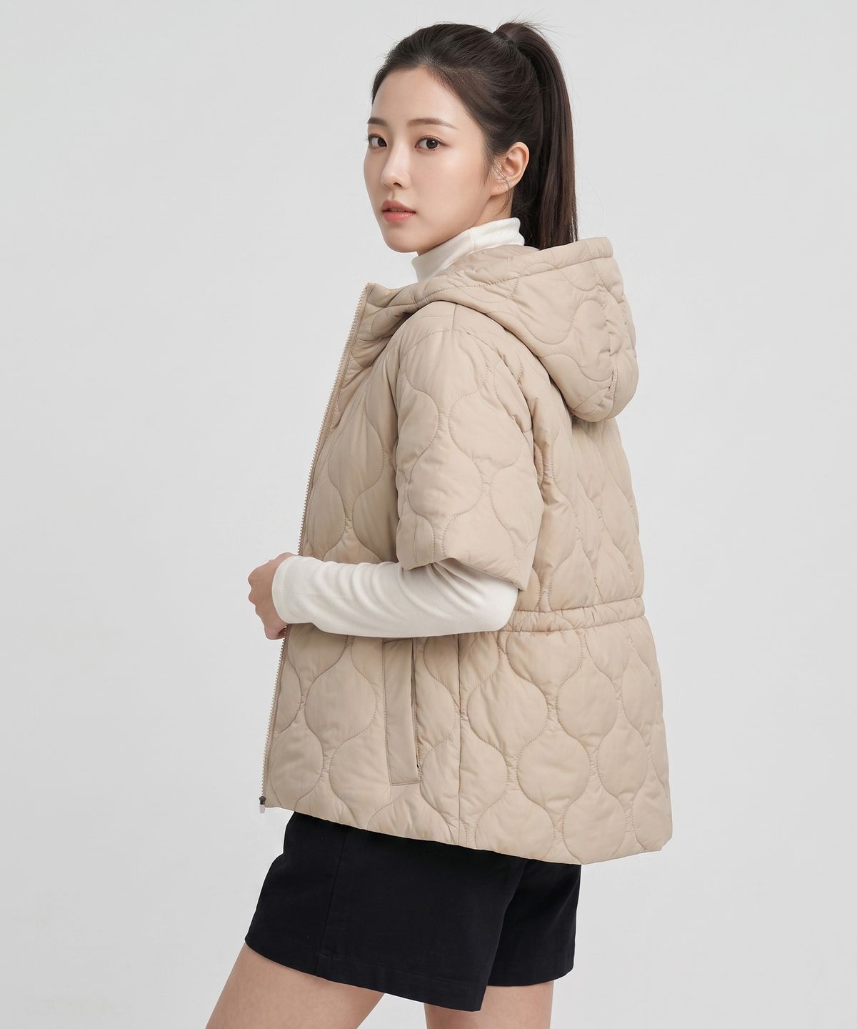 투엘라(2ELA) 리얼퀸 여성 후드 반팔 경량 패딩 자켓 3 Colors