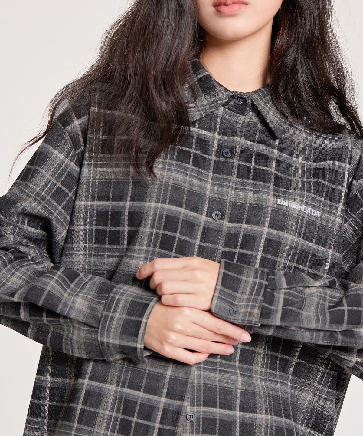 런던다다(LONDONDADA) LETTERING EMBROIDERED VINTAGE LOOSE-FIT CHECK SHIRT, BLACK