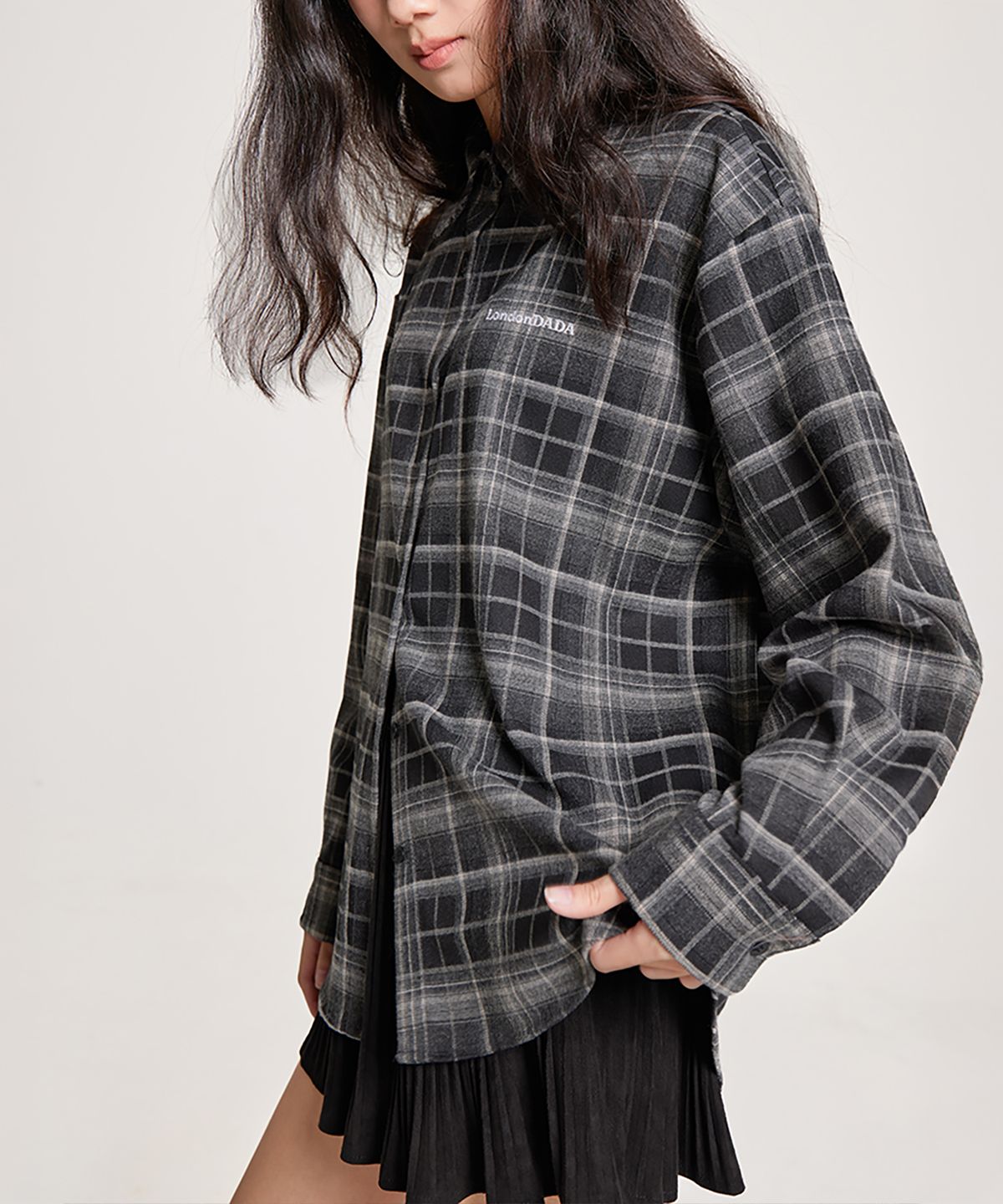 런던다다(LONDONDADA) LETTERING EMBROIDERED VINTAGE LOOSE-FIT CHECK SHIRT, BLACK