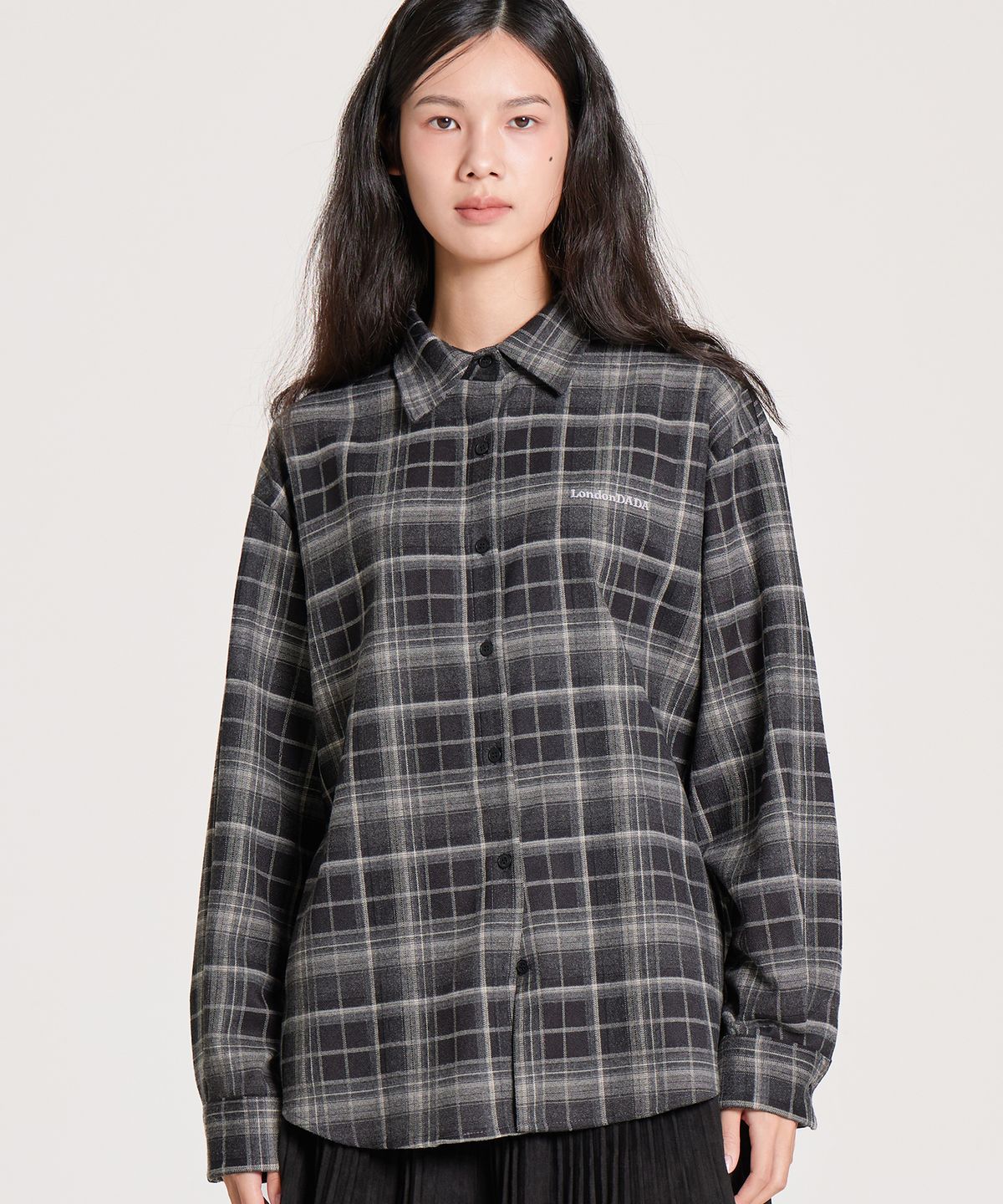 런던다다(LONDONDADA) LETTERING EMBROIDERED VINTAGE LOOSE-FIT CHECK SHIRT, BLACK