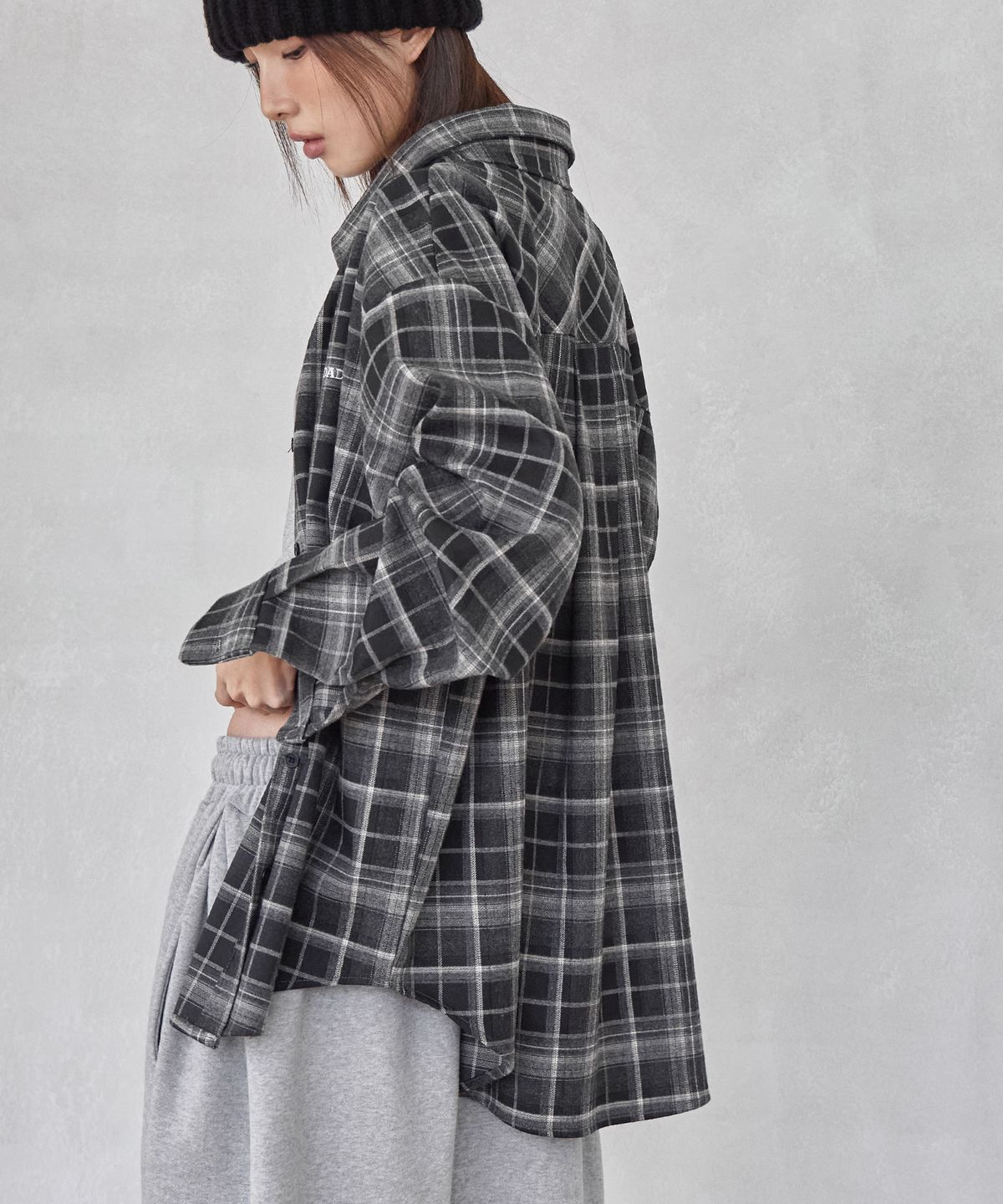 런던다다(LONDONDADA) LETTERING EMBROIDERED VINTAGE LOOSE-FIT CHECK SHIRT, BLACK