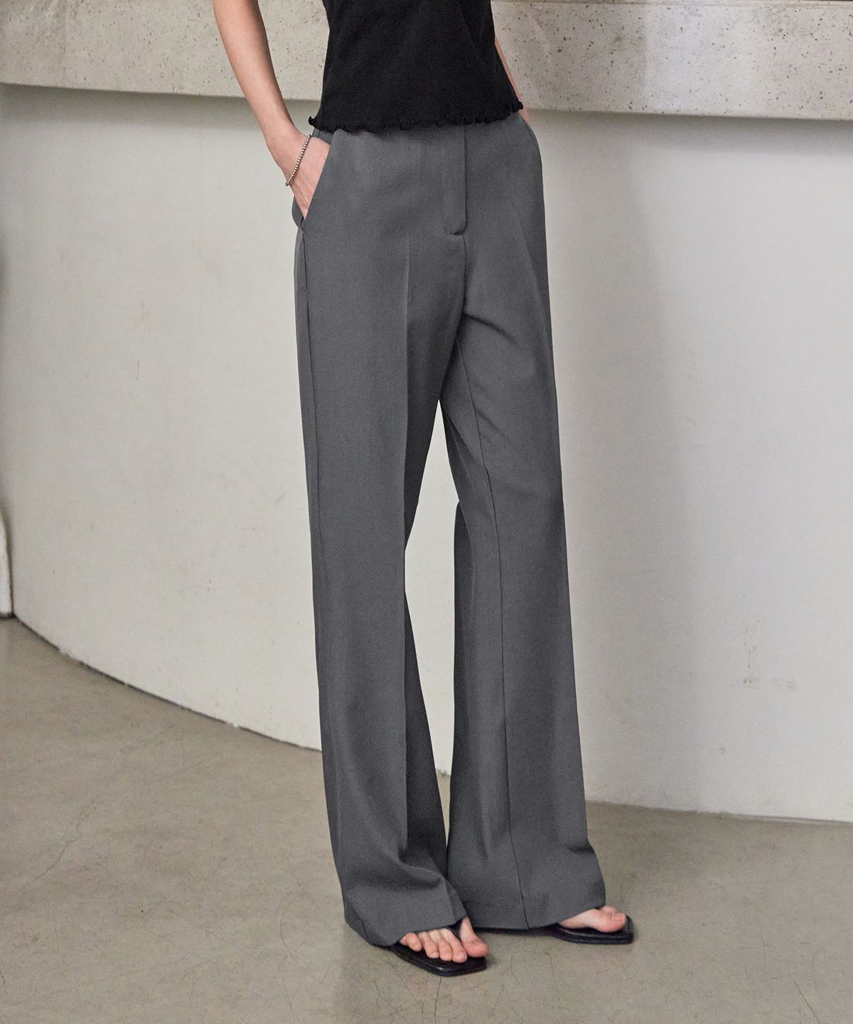 런던다다(LONDONDADA) SIGNATURE ESSENTAIL BOOTCUT SLACKS, CHARCOAL