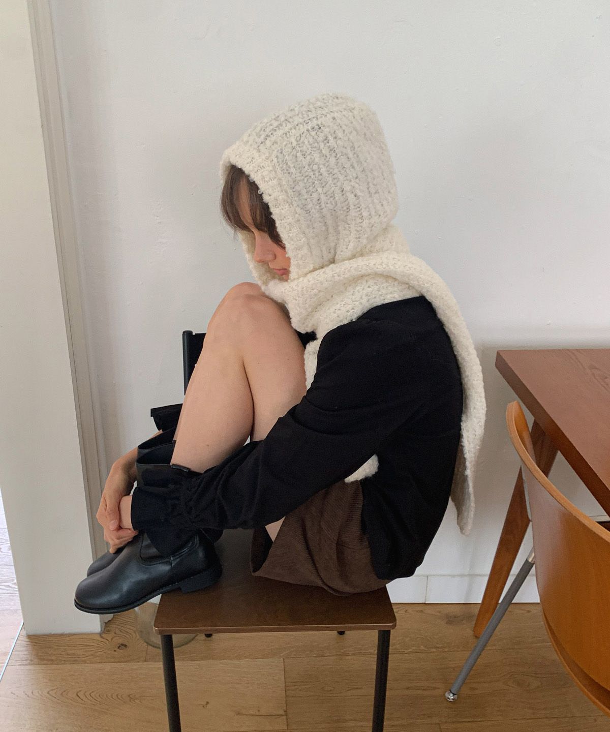 리리수(LILISU) Fuff Hoodie Muffler / White