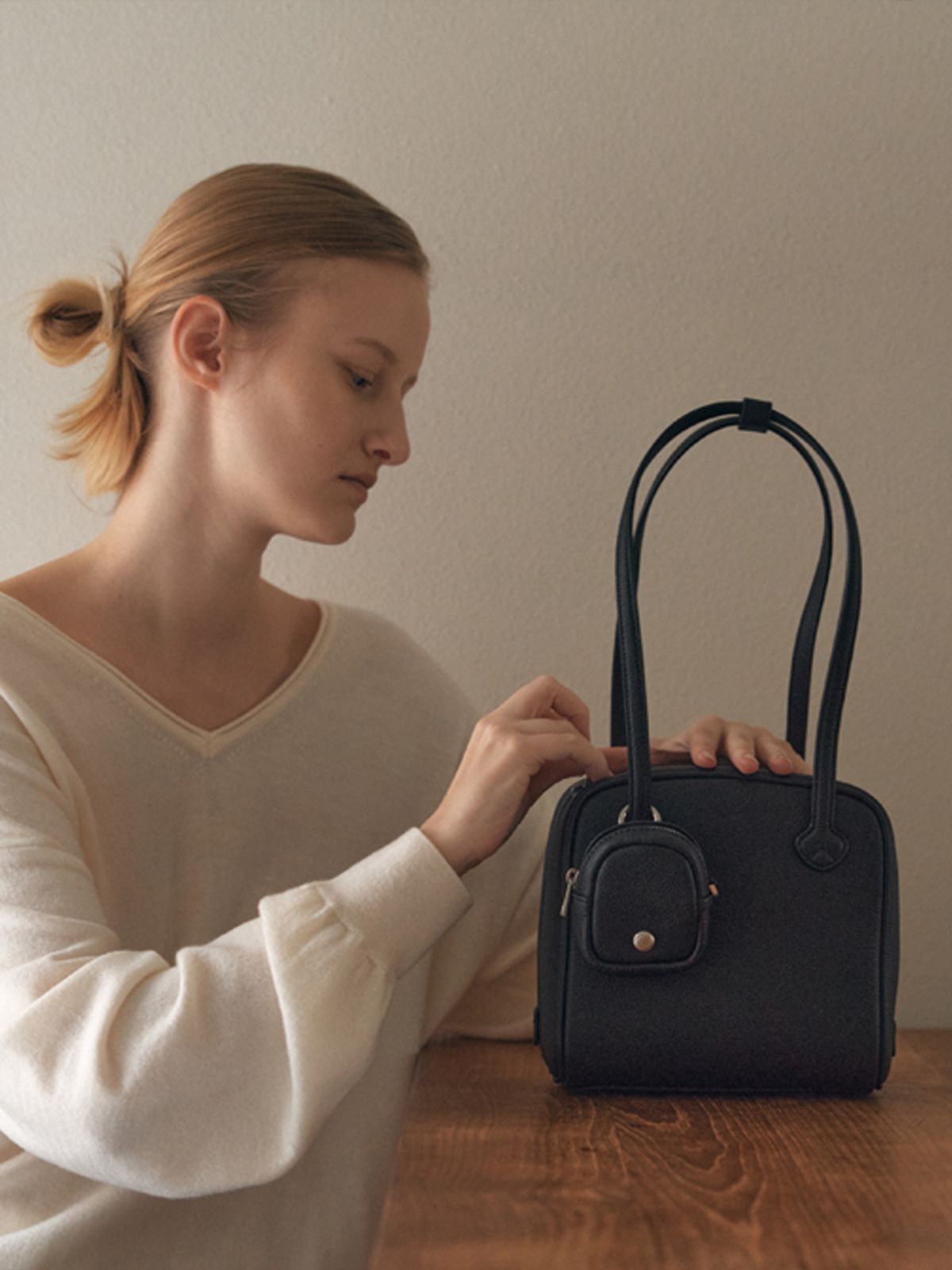 드메리엘(DEMERIEL) Bread Boston Bag Black