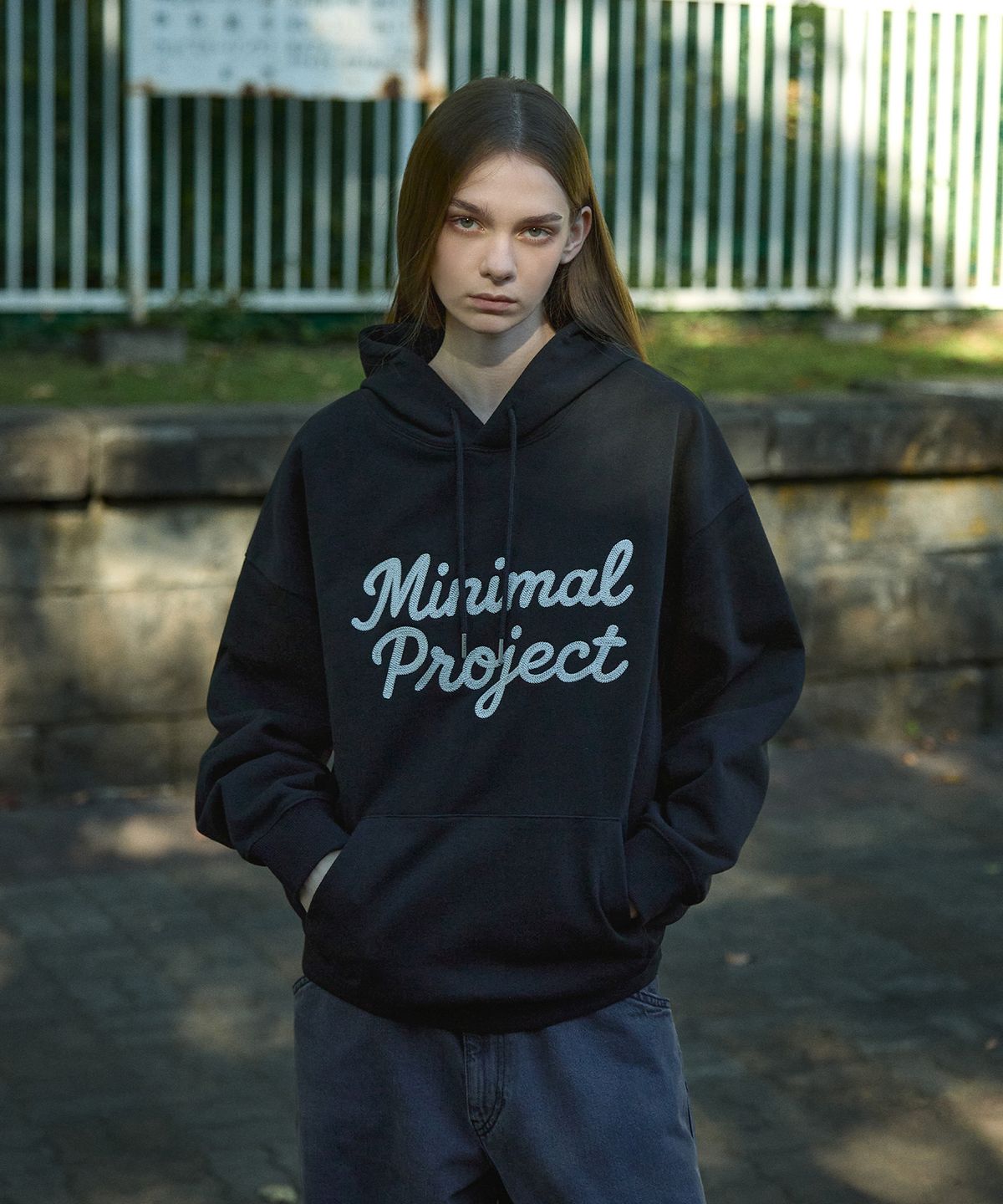 미니멀프로젝트(MINIMALPROJECT) 드로잉 체인 스티치 오버핏 후드 티셔츠 MHT127-Z [BLACK]