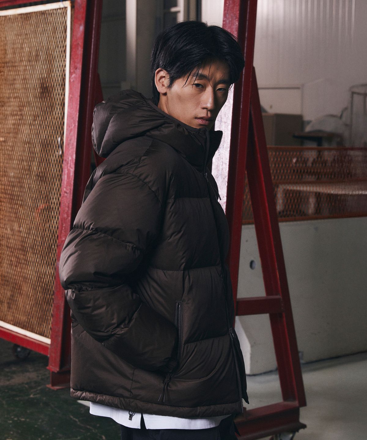 칼라파타르(KALAPATTHAR) POCKET LOGO DUCK DOWN SHORT PADDED JACKET - BROWN