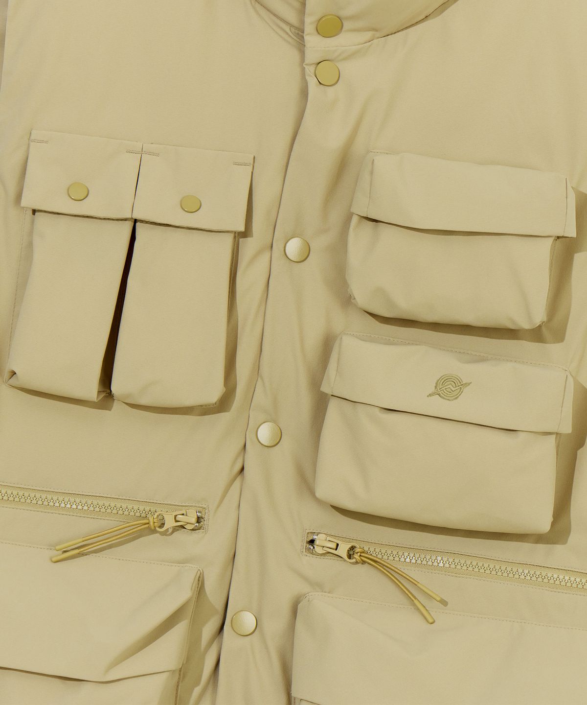 칼라파타르(KALAPATTHAR) KP LOGO UTILITY DUCK DOWN PADDED VEST- BEIGE