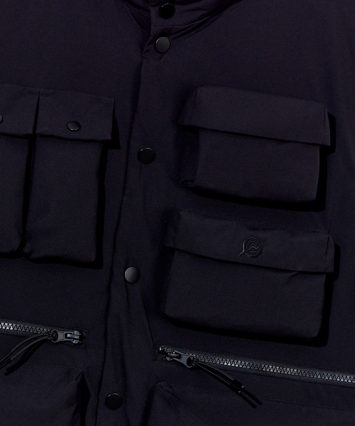 칼라파타르(KALAPATTHAR) KP LOGO UTILITY DUCK DOWN PADDED VEST- BLACK