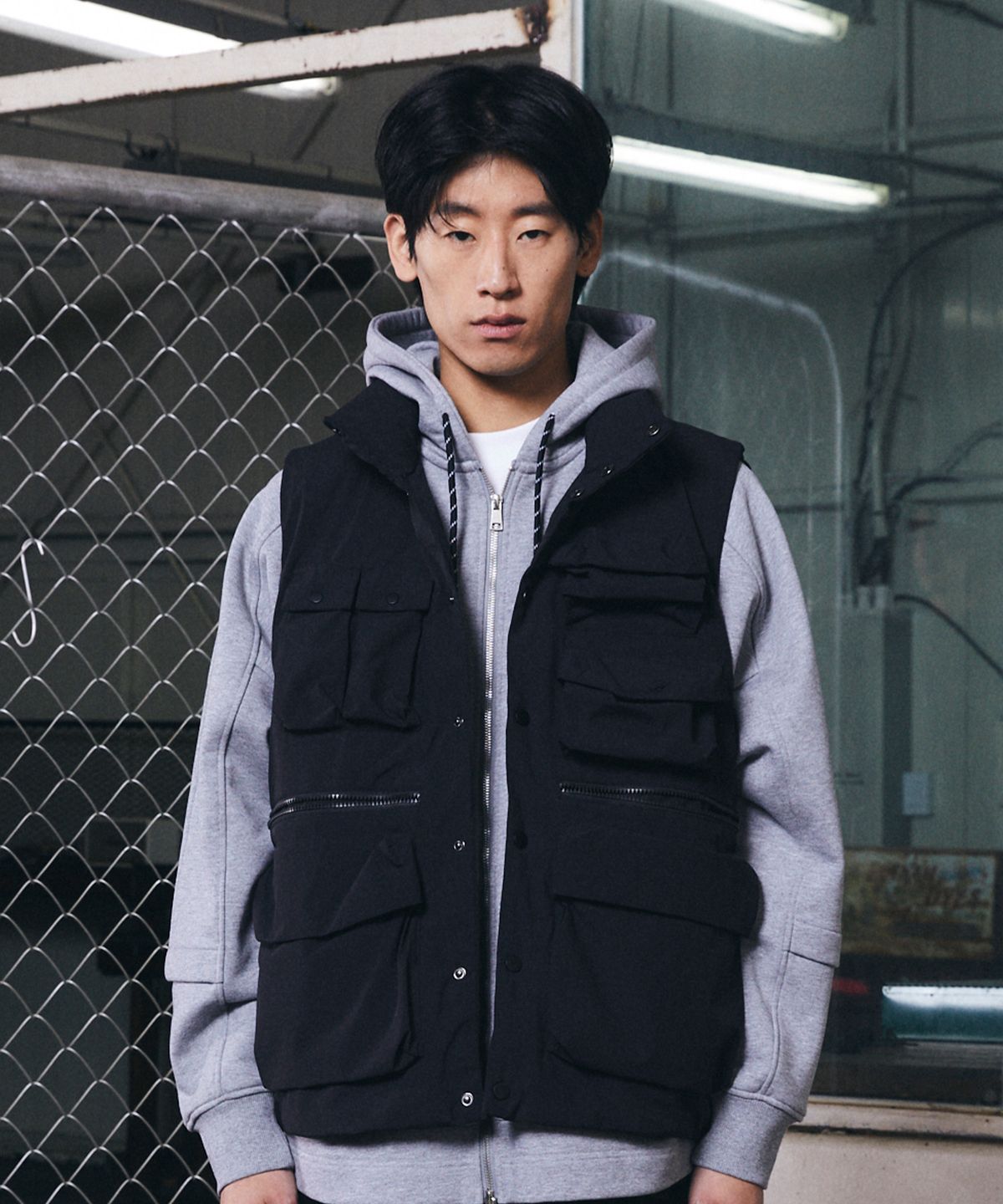 칼라파타르(KALAPATTHAR) KP LOGO UTILITY DUCK DOWN PADDED VEST- BLACK