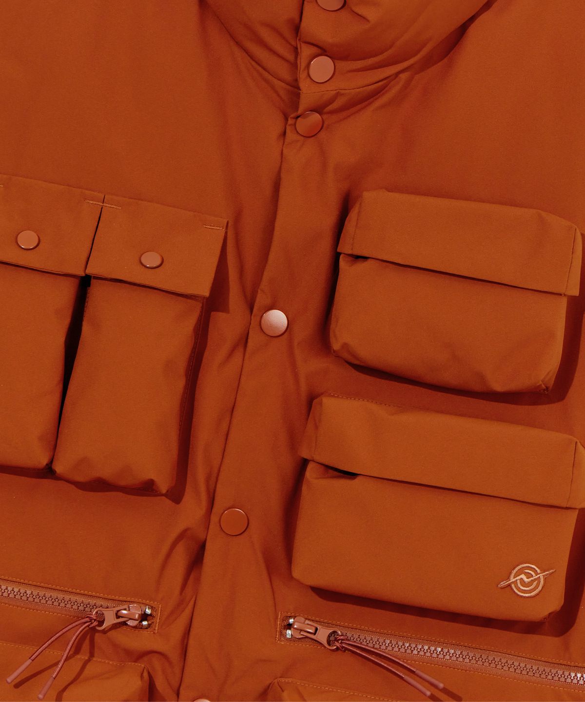 칼라파타르(KALAPATTHAR) KP LOGO UTILITY DUCK DOWN PADDED VEST- ORANGE