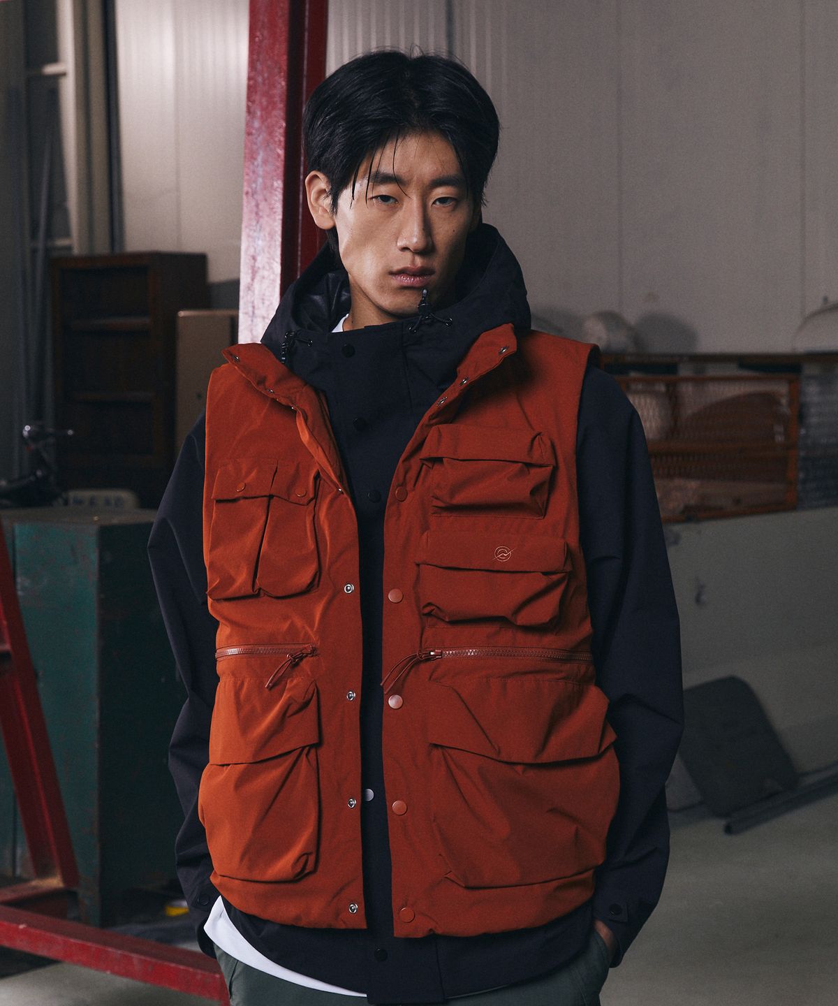 칼라파타르(KALAPATTHAR) KP LOGO UTILITY DUCK DOWN PADDED VEST- ORANGE