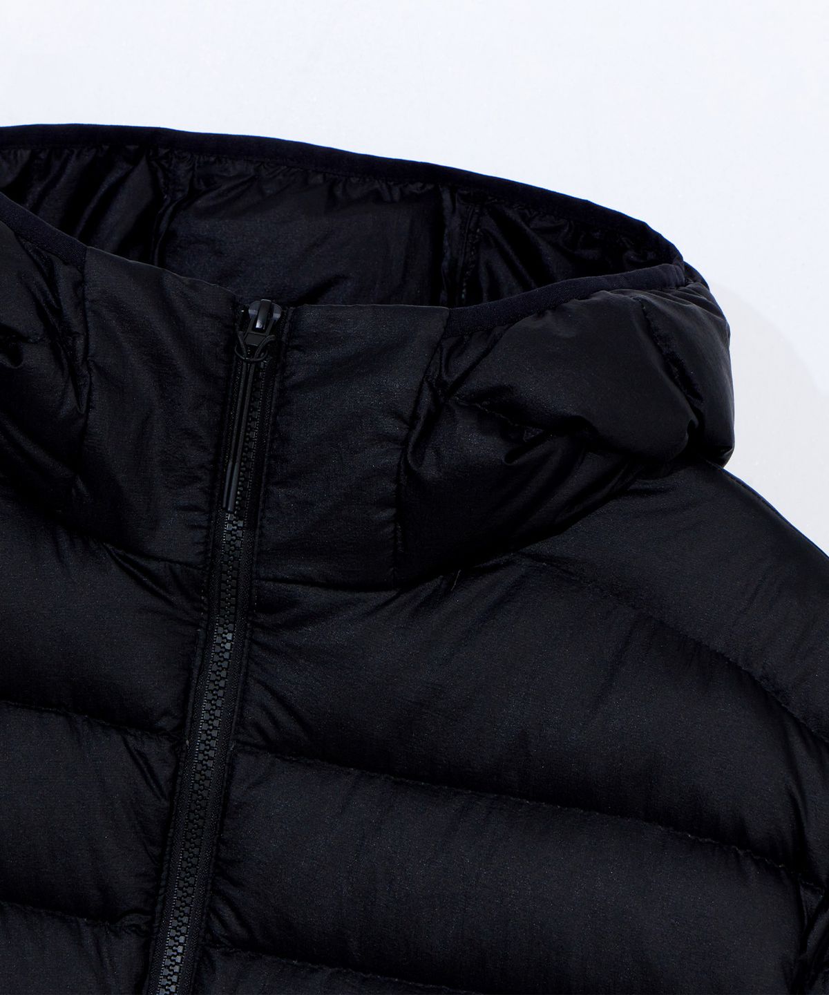 칼라파타르(KALAPATTHAR) BACK LOGO DUCK DOWN LIGHTWEIGHT PADDED JACKET -BLACK