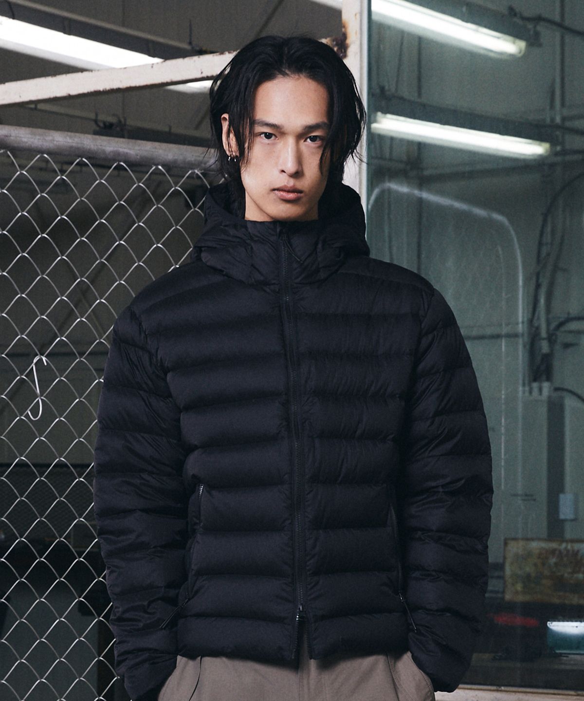 칼라파타르(KALAPATTHAR) BACK LOGO DUCK DOWN LIGHTWEIGHT PADDED JACKET -BLACK