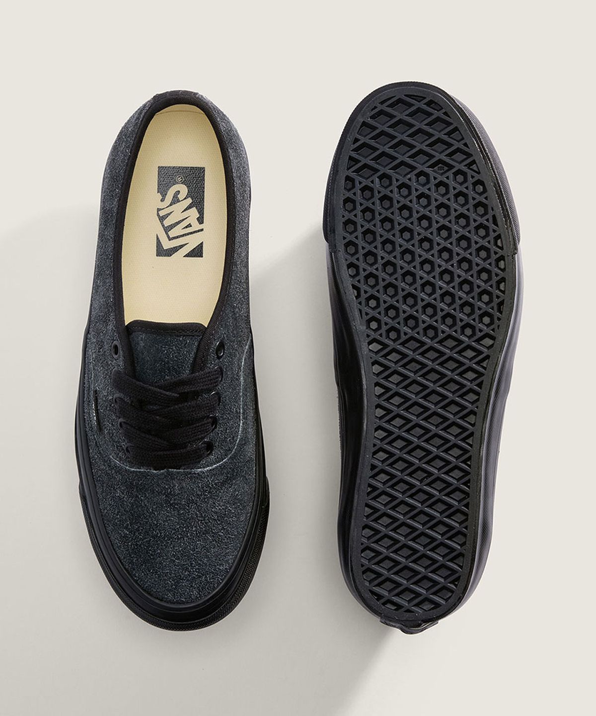 반스(VANS) 프리미엄 어센틱 44 LX - (롱 헤어리 스웨이드) 블랙 / VN000EBNBKA1