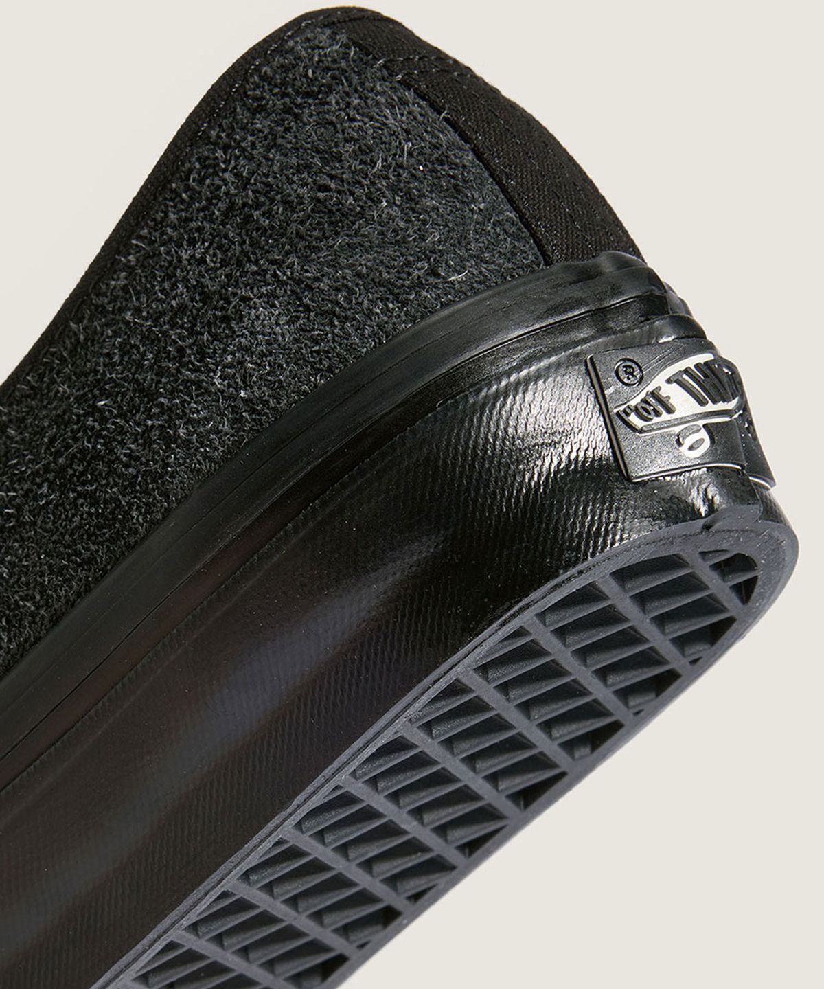 반스(VANS) 프리미엄 어센틱 44 LX - (롱 헤어리 스웨이드) 블랙 / VN000EBNBKA1
