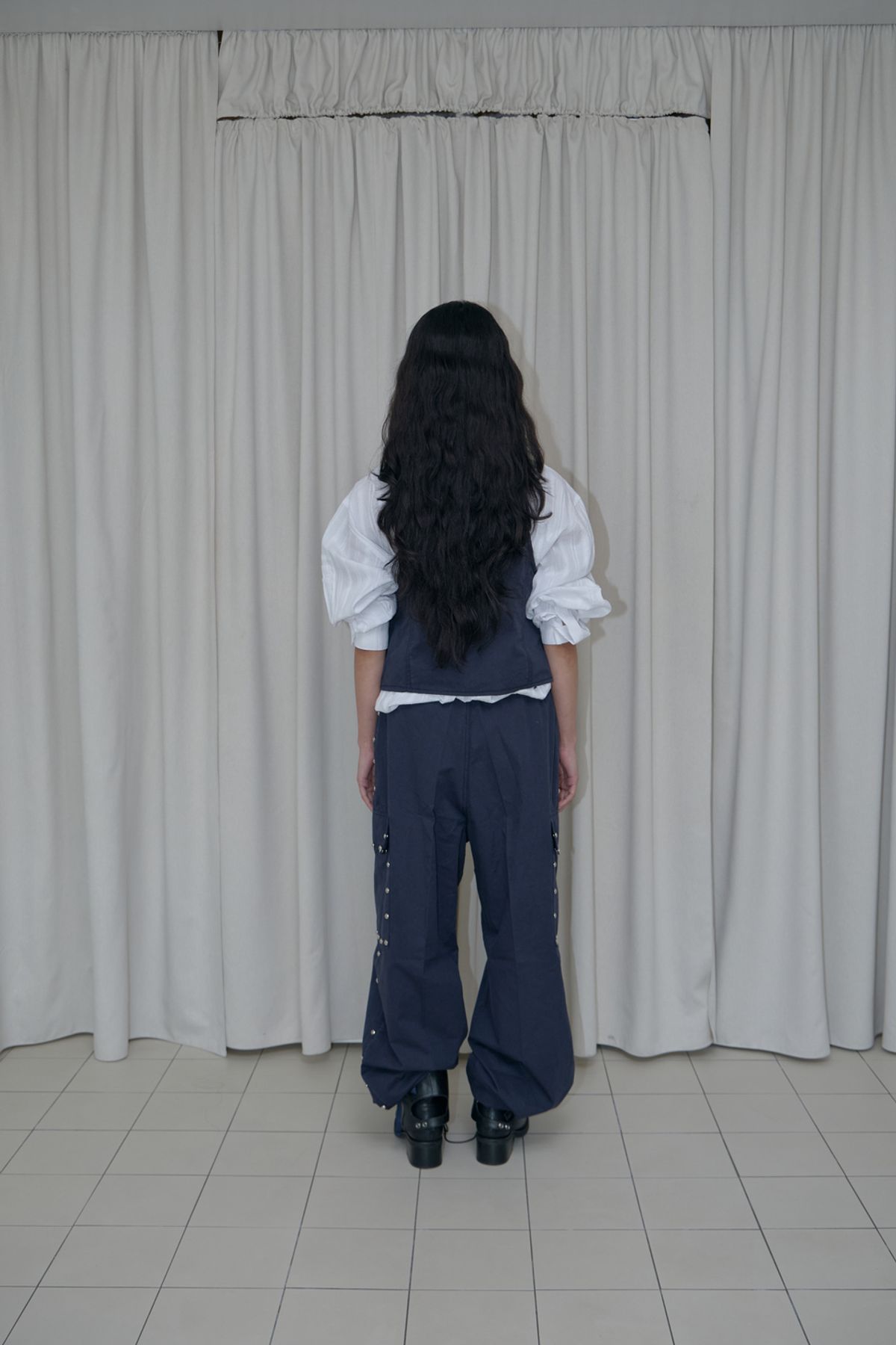 어텐즈(ATTENDS) Studded cargo pants (Navy)