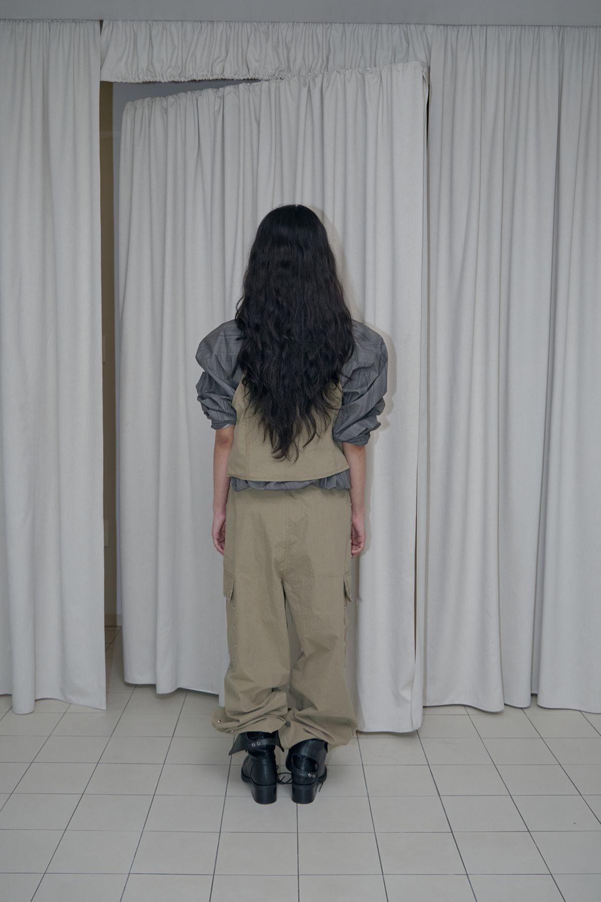 어텐즈(ATTENDS) Studded cargo pants (Begie)