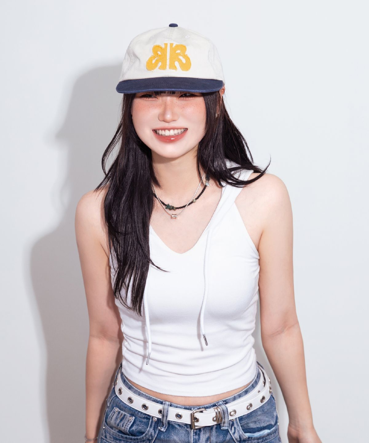 피마다지윈(PIMADAZIWIN) BBI Collabo Applique Camp Cap [Ivory/Navy]