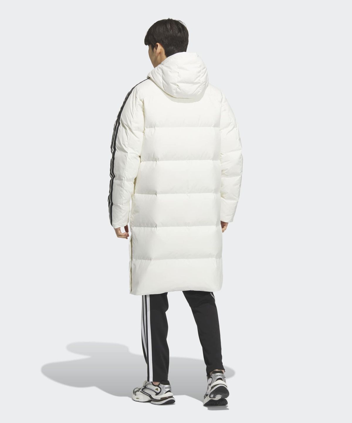 아디다스(ADIDAS) 3-스트라이프 레귤러 핏 롱 다운 패딩 - 화이트 / JZ8732