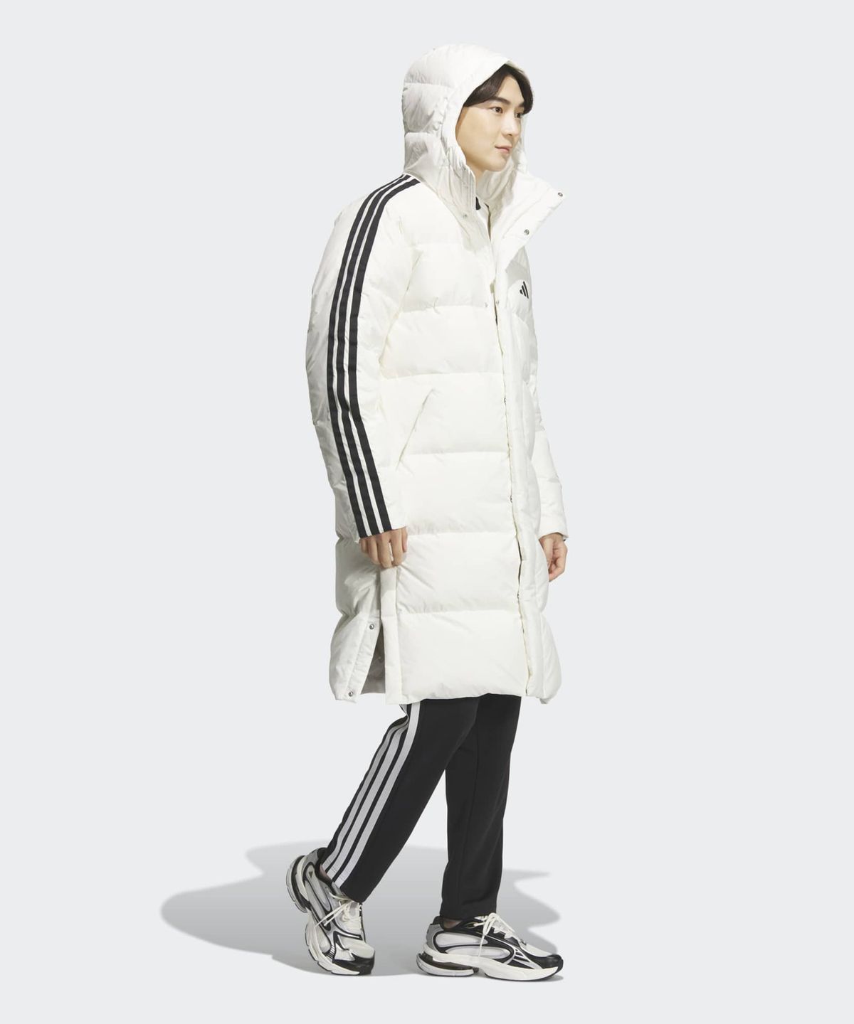 아디다스(ADIDAS) 3-스트라이프 레귤러 핏 롱 다운 패딩 - 화이트 / JZ8732