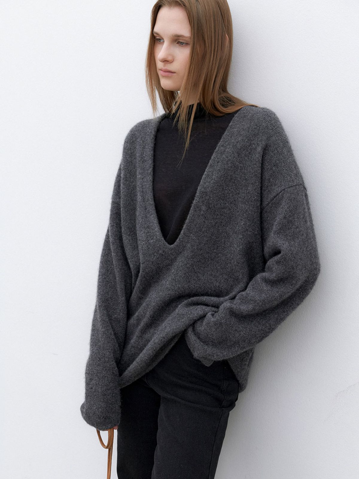 아틀리에 나인(ATELIER NAIN) (T-7144)YAK BLENDED DEEP V-NECK KNIT