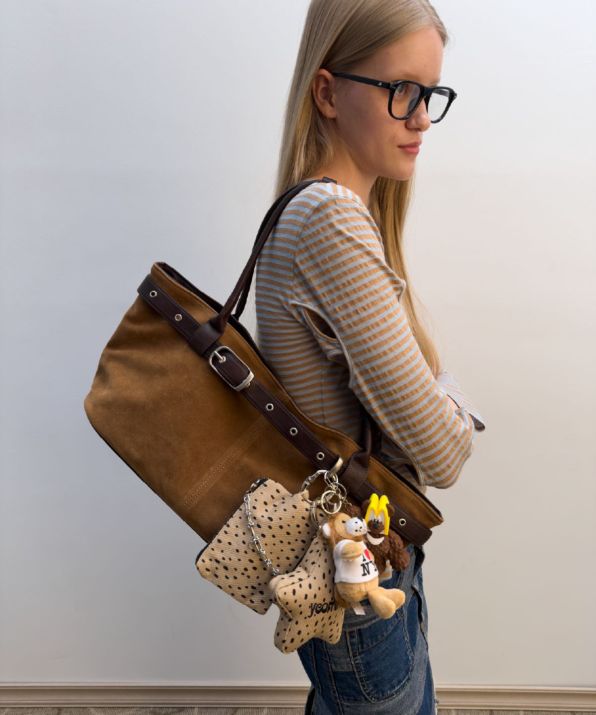 여밈(YEOMIM) belted boat bag (suede camel)