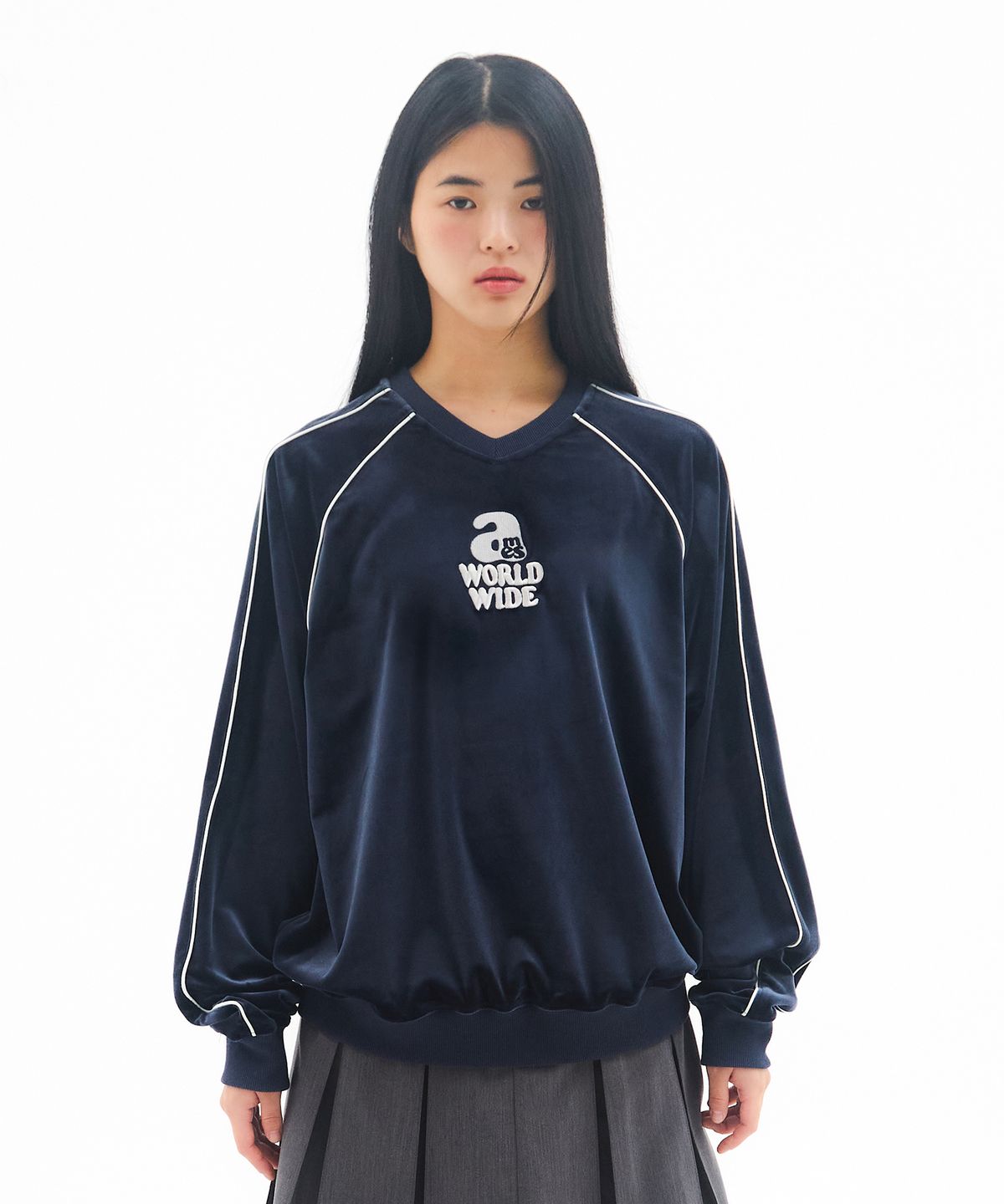 아메스 월드와이드(AMES-WORLDWIDE) V NECK VELOUR SWEATSHIRT NAVY