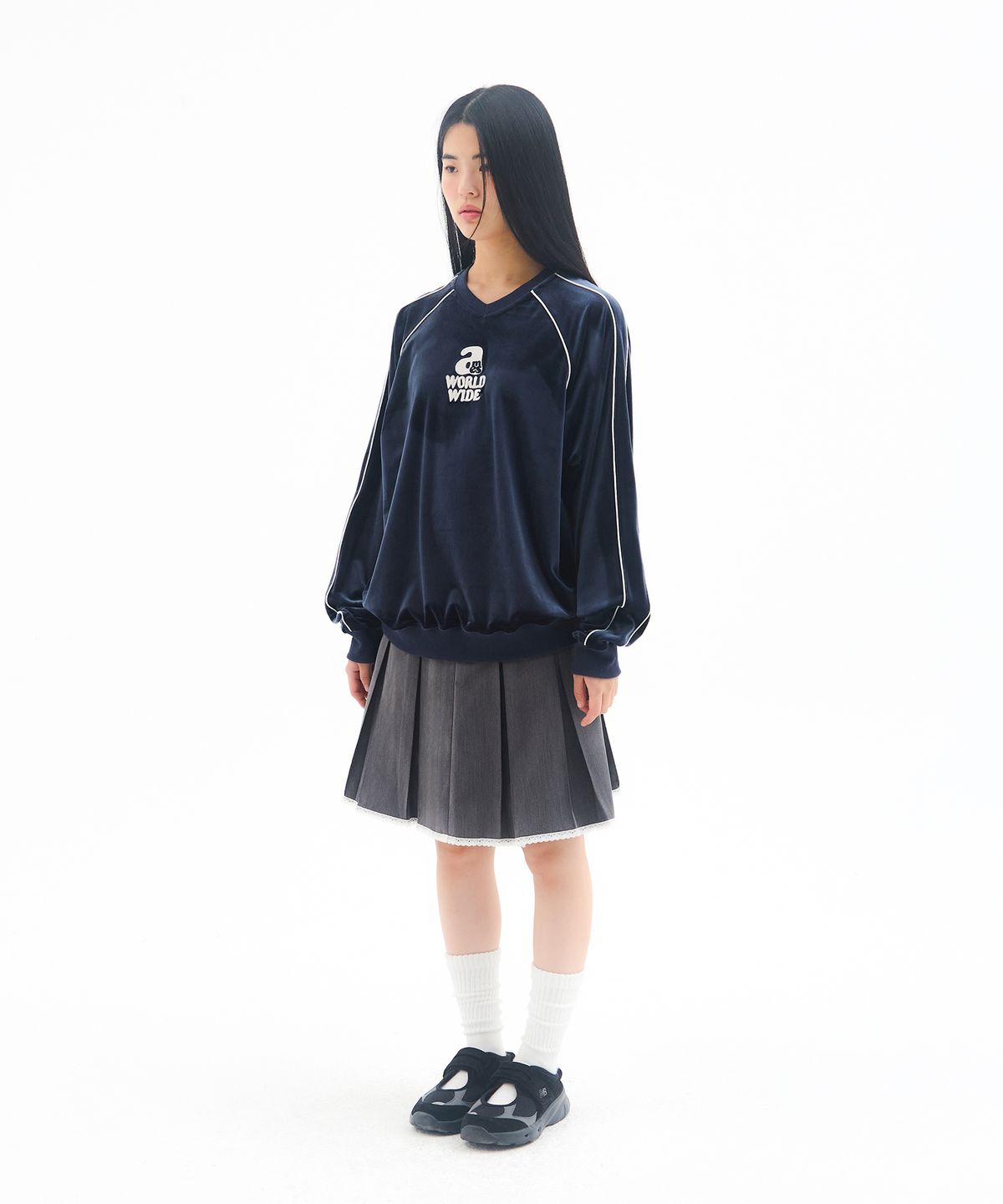 아메스 월드와이드(AMES-WORLDWIDE) V NECK VELOUR SWEATSHIRT NAVY