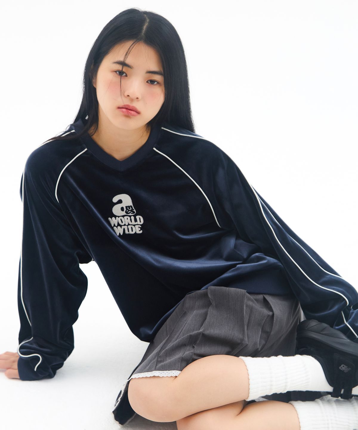 아메스 월드와이드(AMES-WORLDWIDE) V NECK VELOUR SWEATSHIRT NAVY