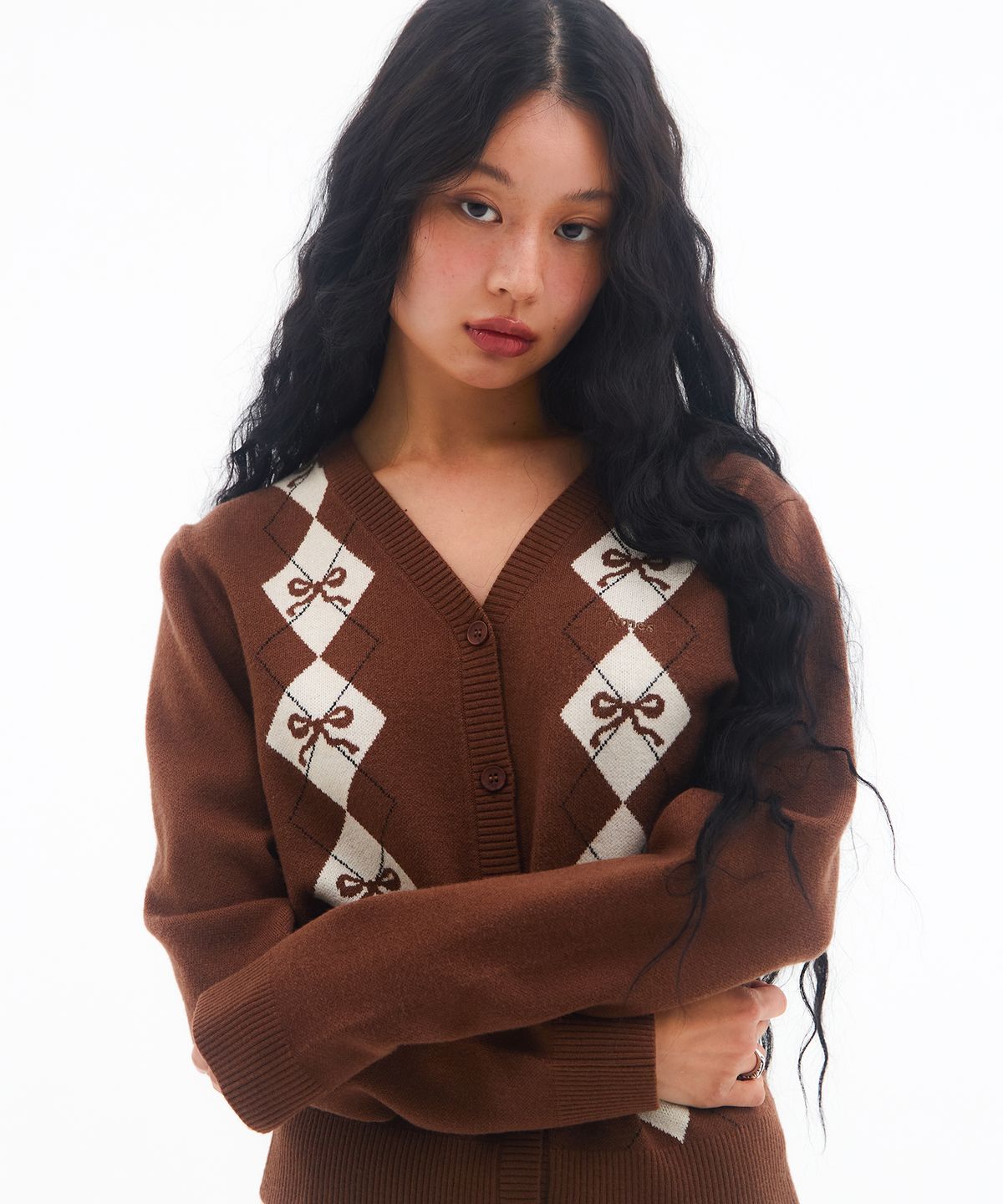 아메스 월드와이드(AMES-WORLDWIDE) CROP V NECK ARGYLE CARDIGAN BROWN
