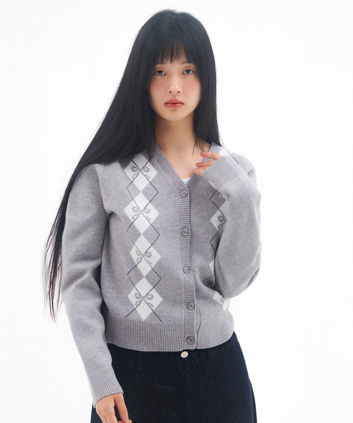 아메스 월드와이드(AMES-WORLDWIDE) CROP V NECK ARGYLE CARDIGAN GREY