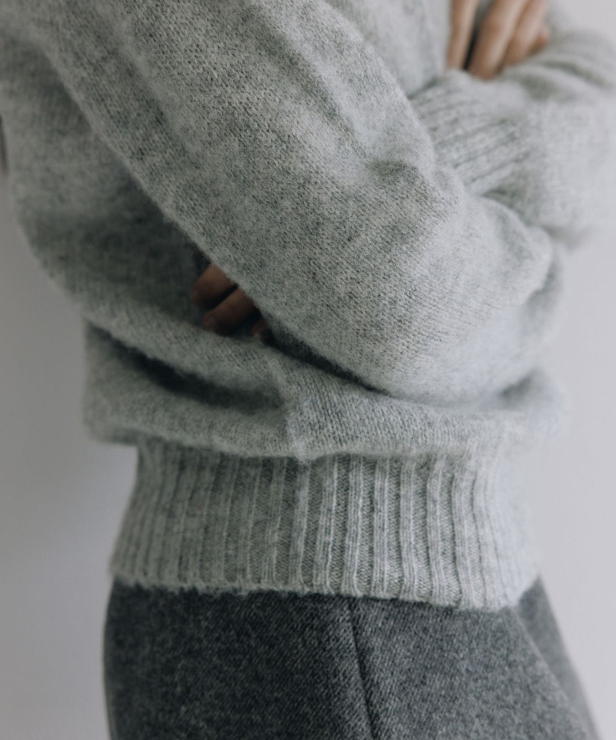 블랭크룸(BLANKROOM) SHAGGY DOG CREW NECK_SILVER