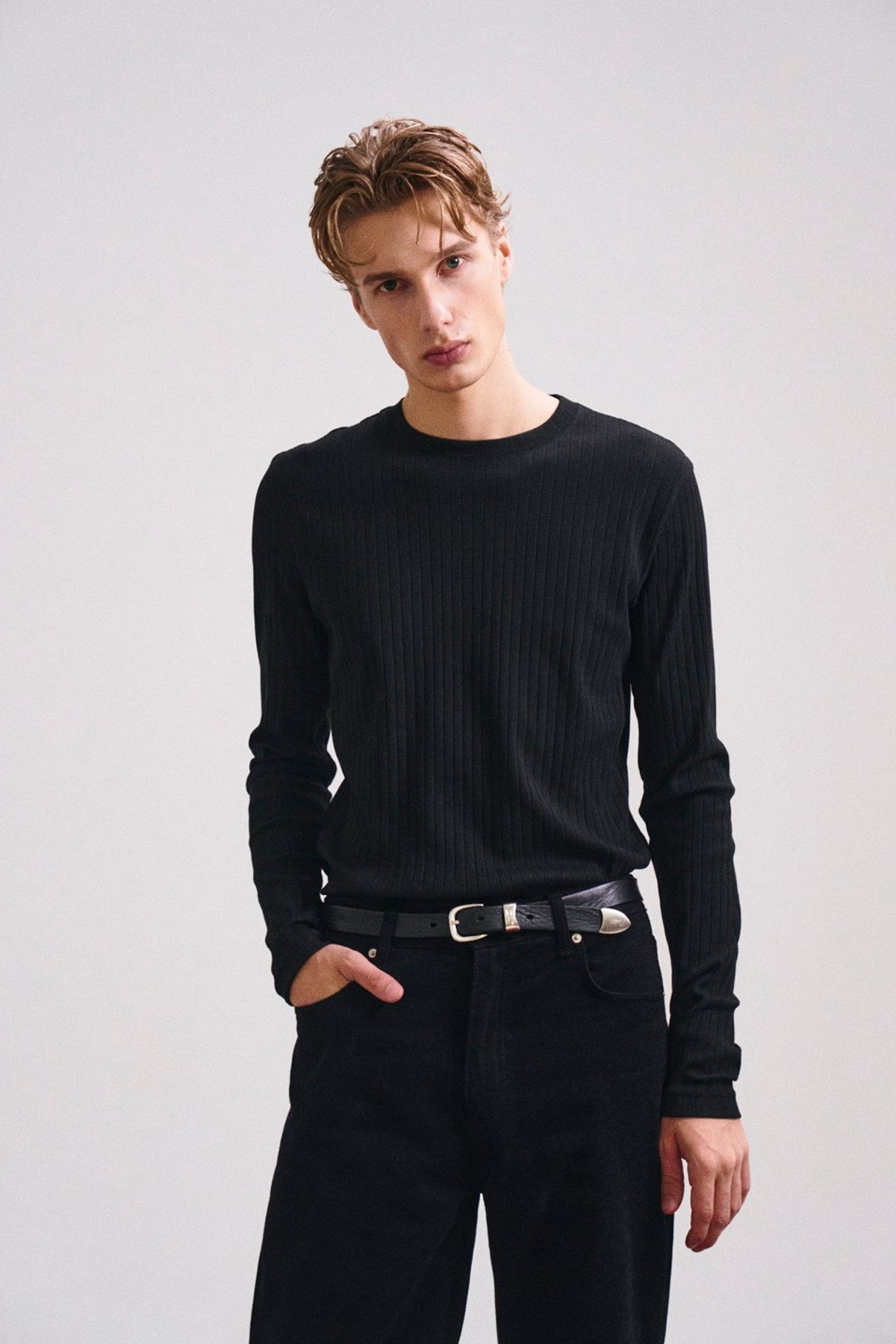 페크(PEQ) RIBBED LONG SLEEVE (BLACK)